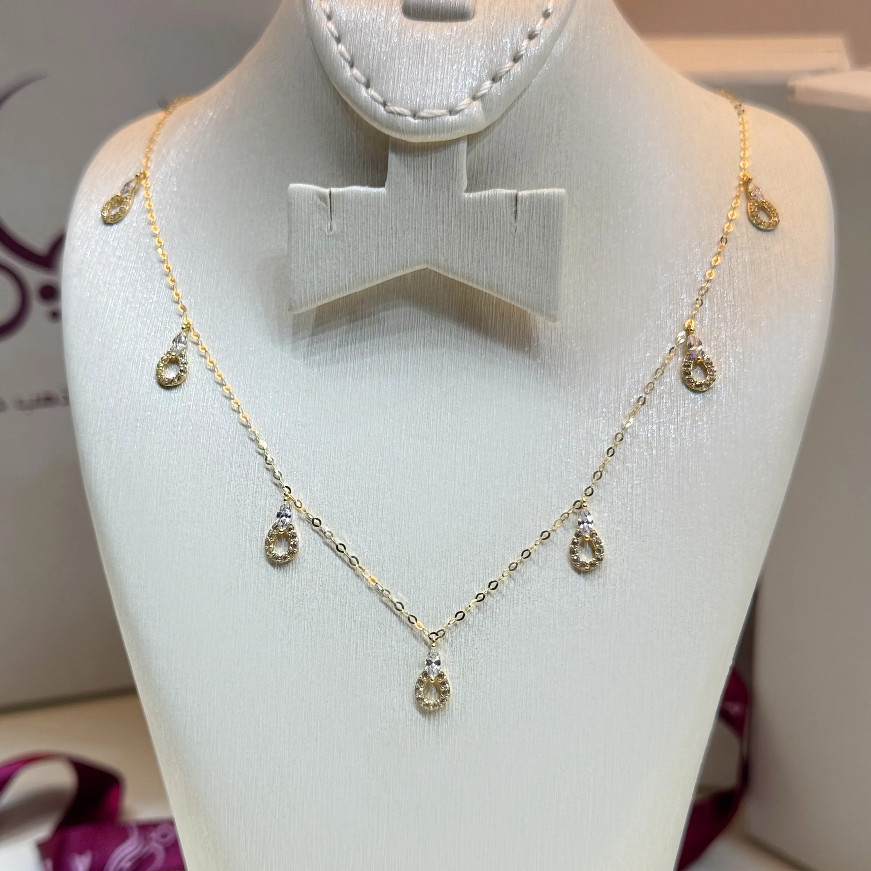 18 karat gold choker, made in Turkey