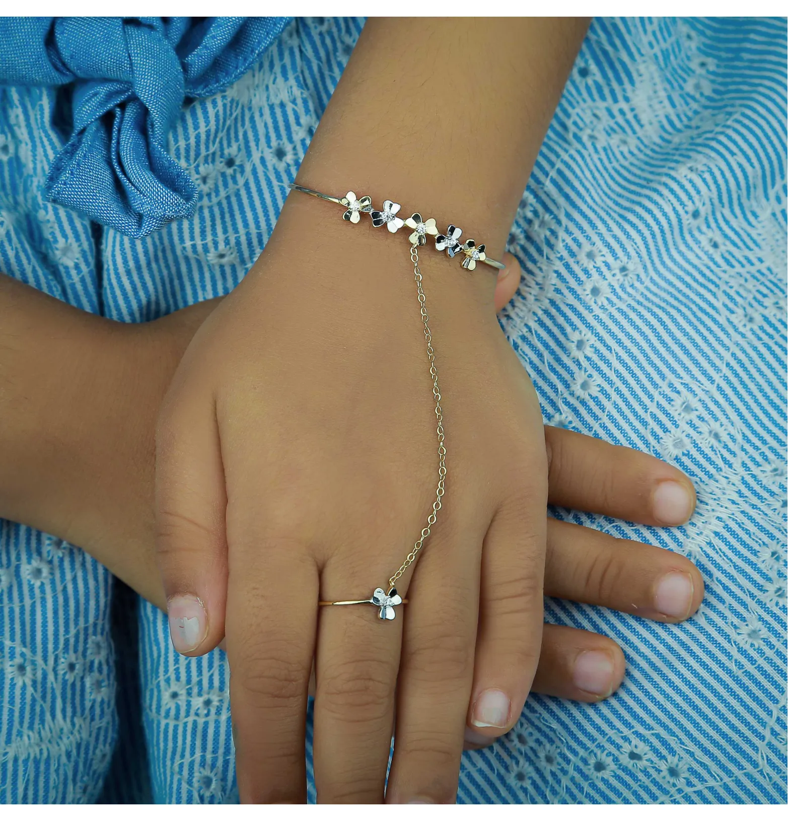 18-karat gold hand for children, made in Turkey