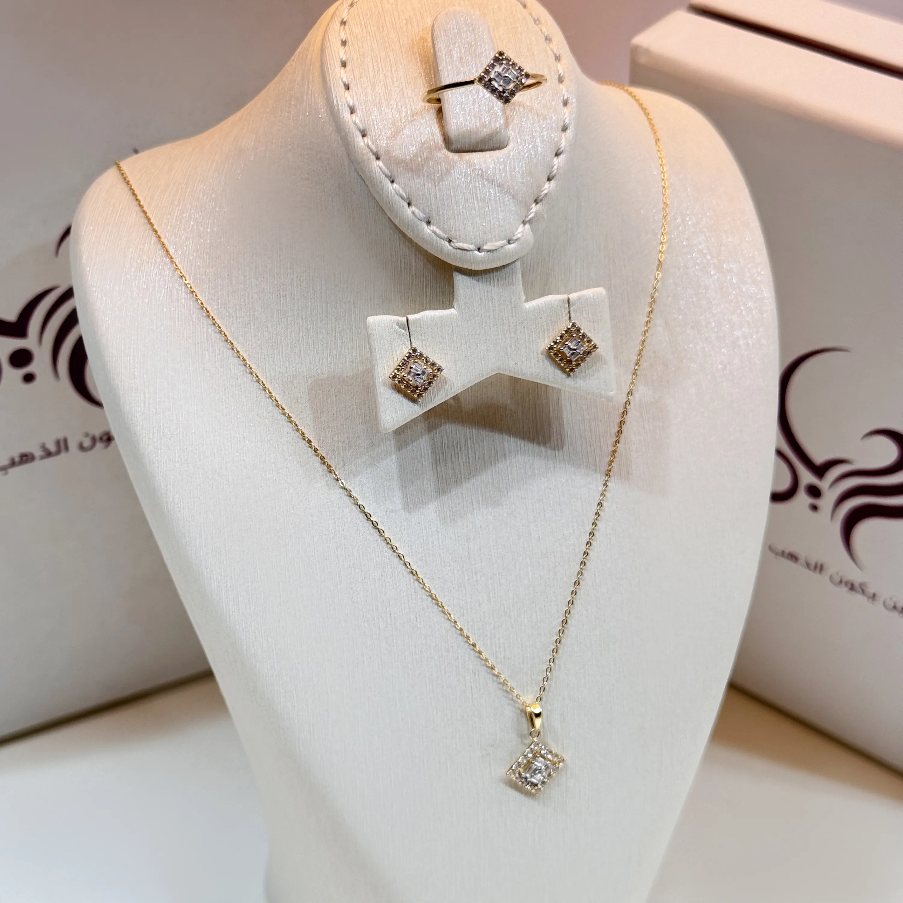 18-karat gold set, Turkish made