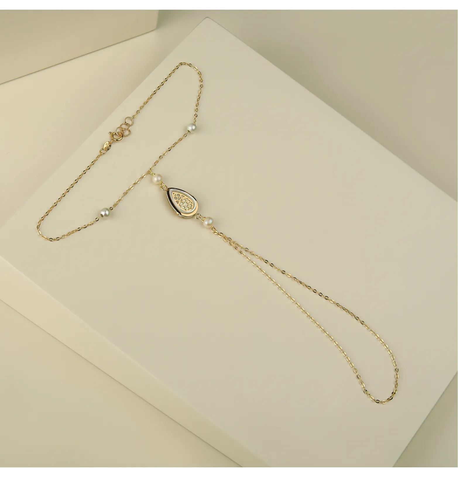 18 karat gold palm, made in Turkey