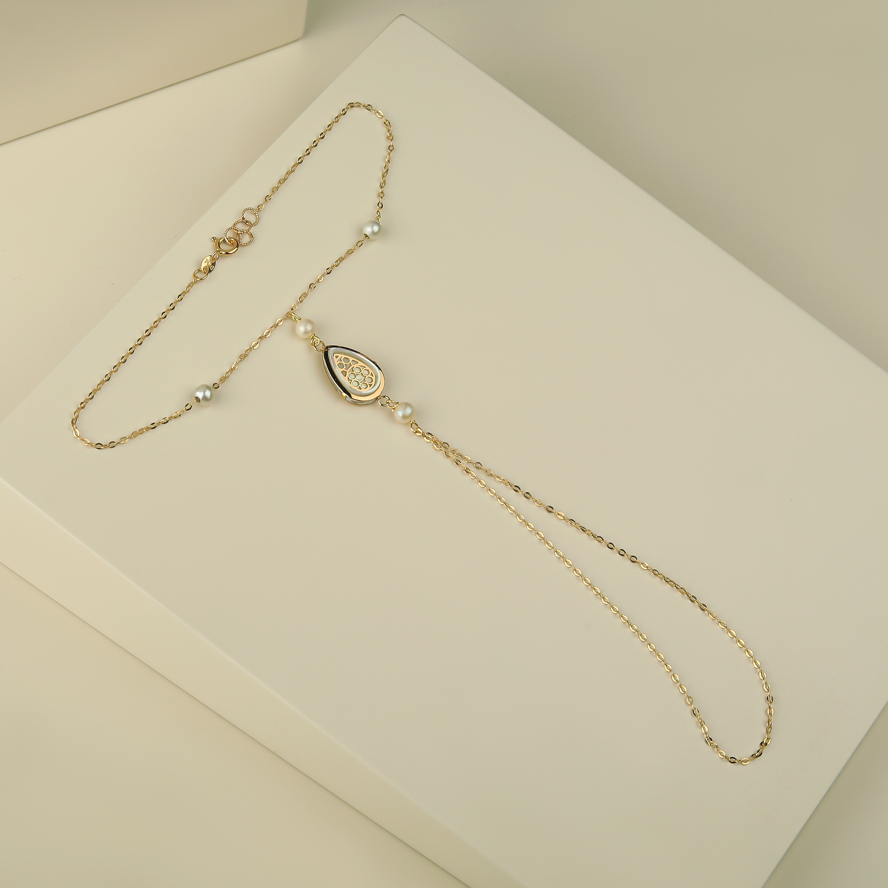 18 karat gold palm, made in Turkey