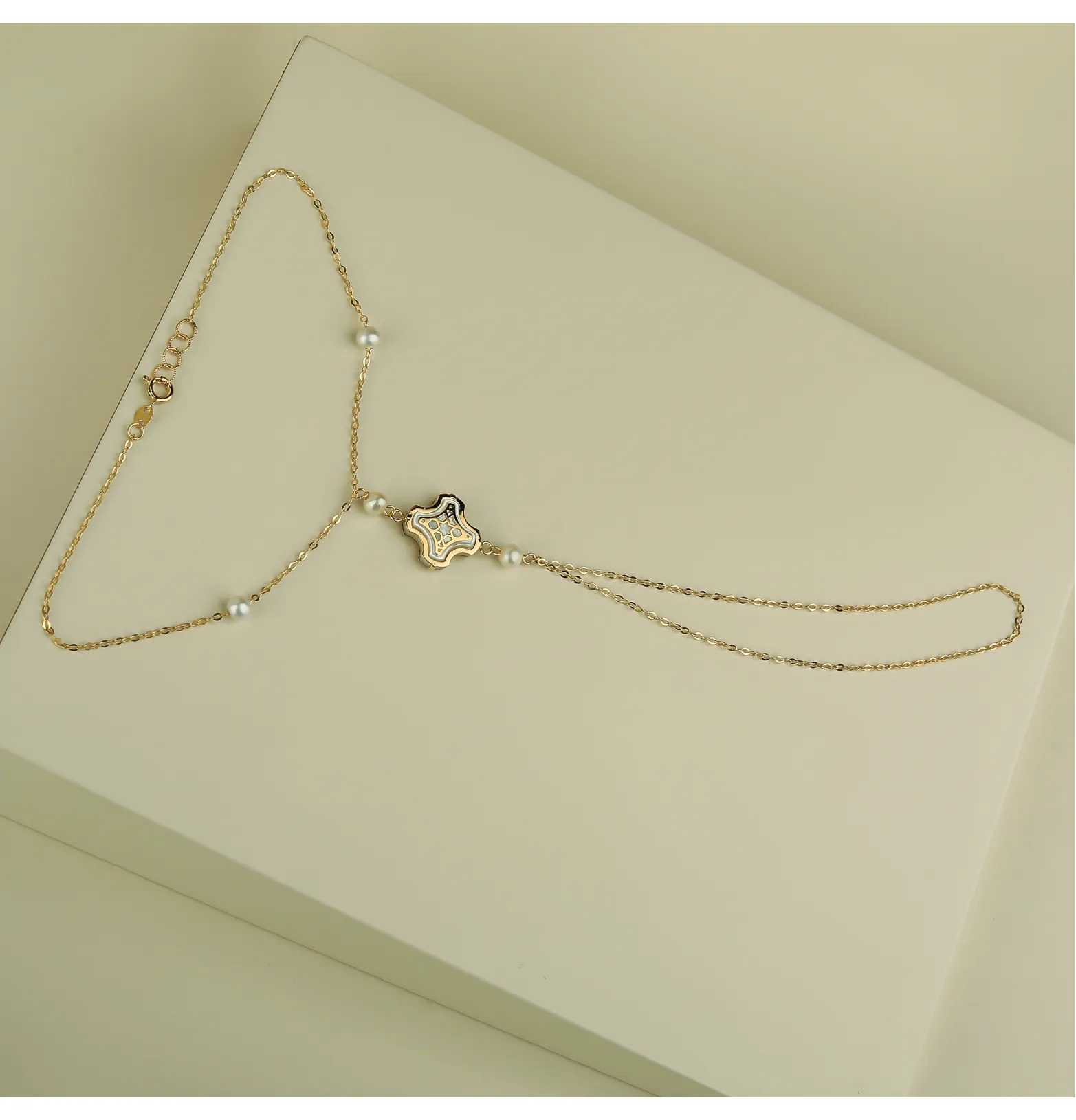 18 karat gold palm, made in Turkey