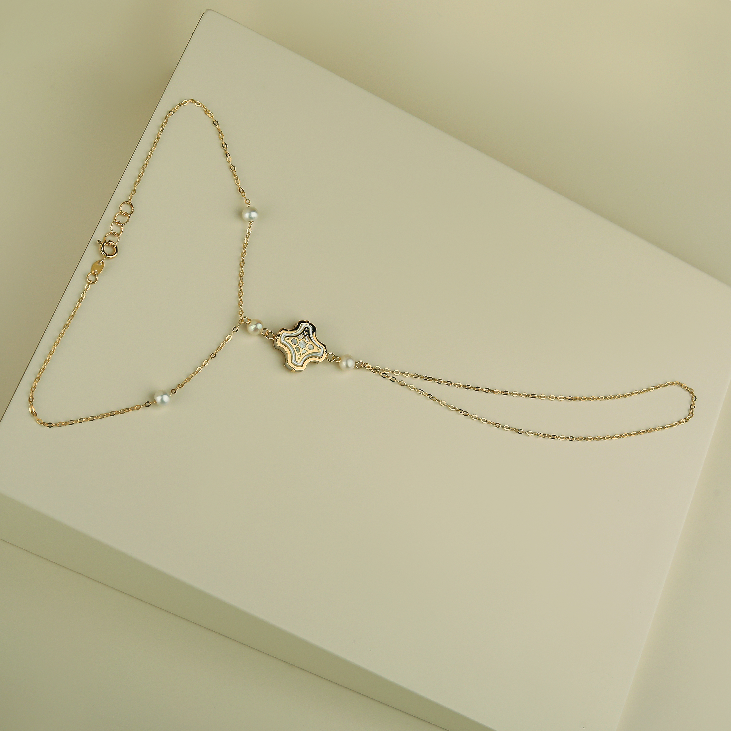 18 karat gold palm, made in Turkey