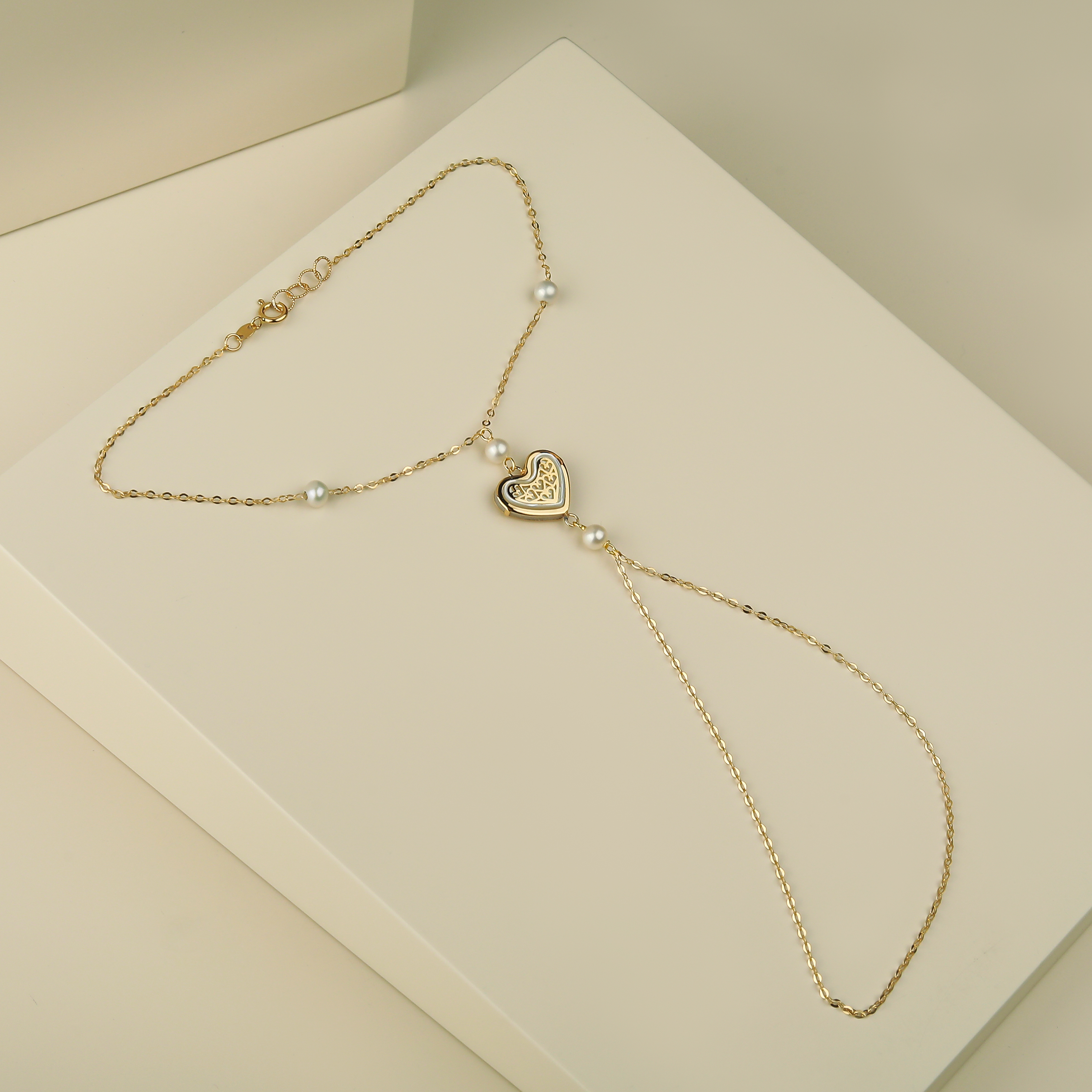 18 karat gold palm, made in Turkey