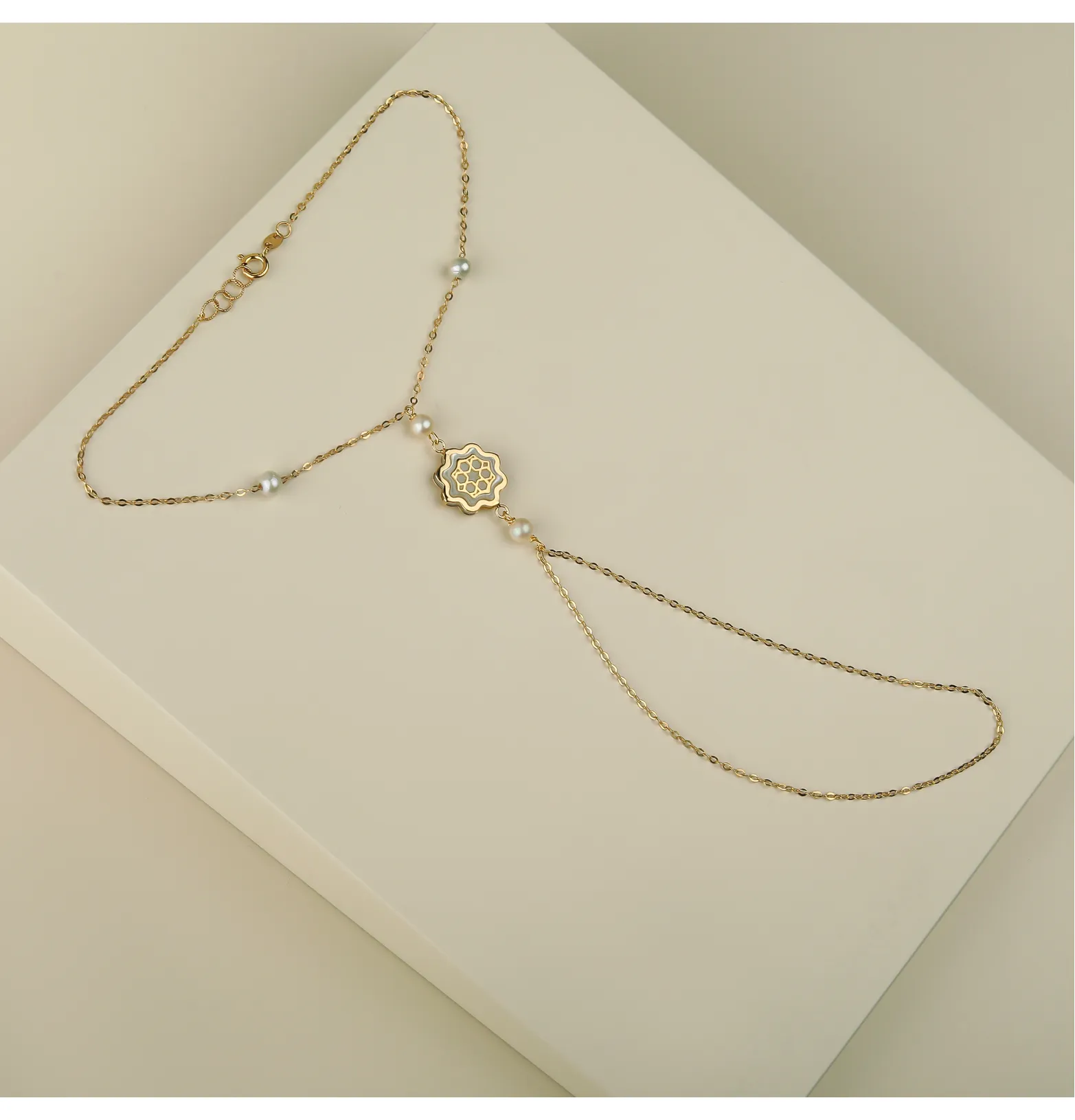 18 karat gold palm, made in Turkey