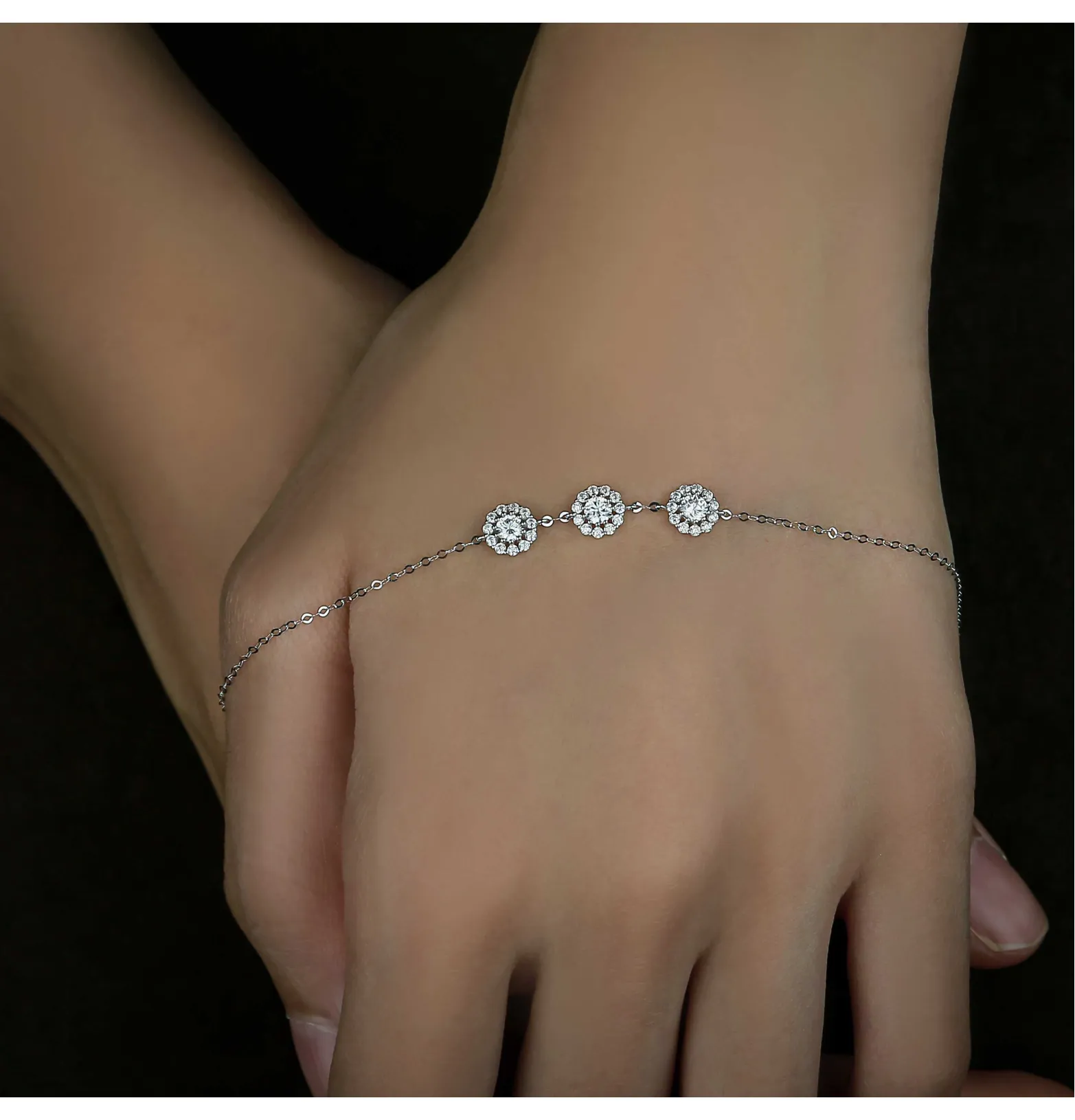 18 karat white gold bracelet, made in Turkey