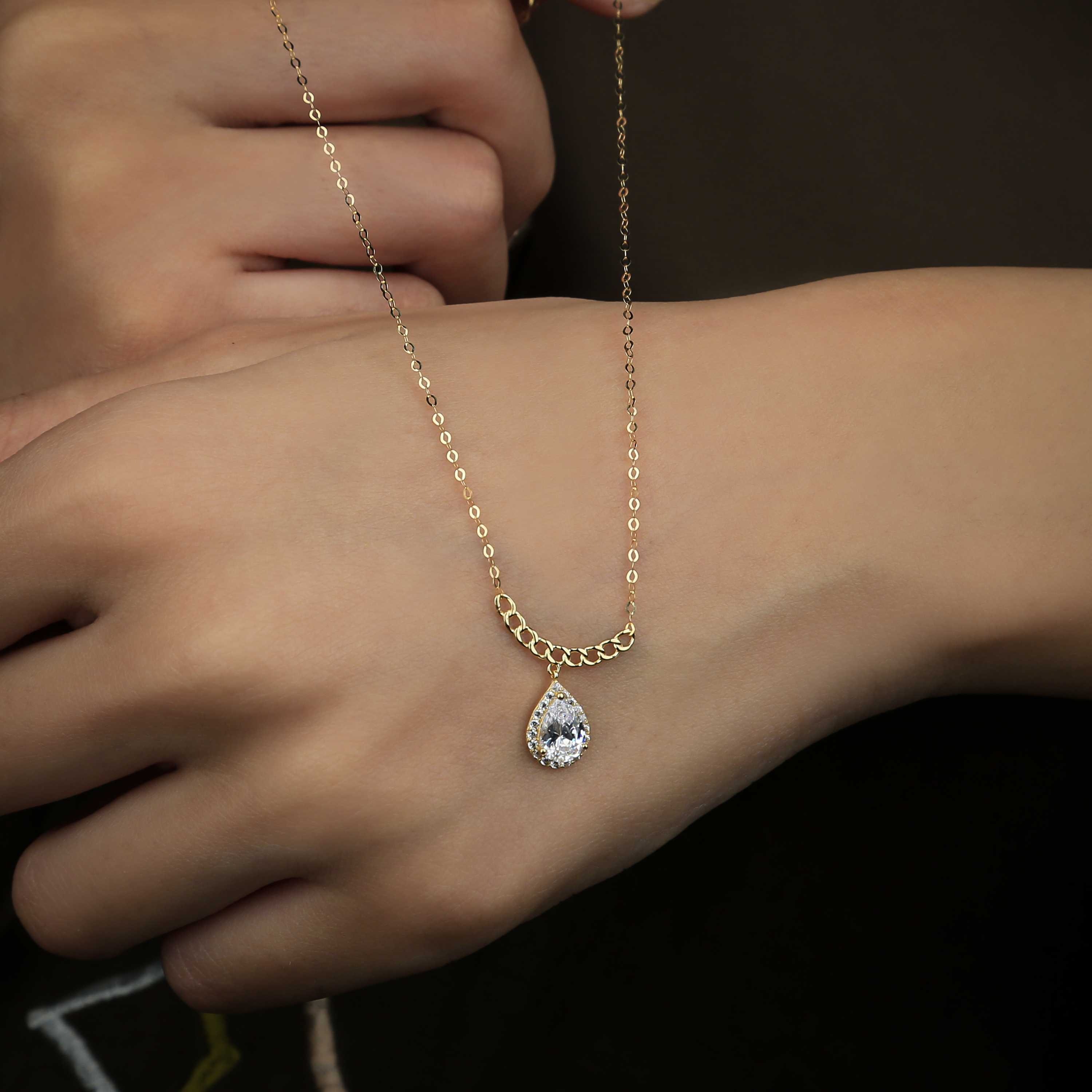 18 karat gold choker, made in Turkey