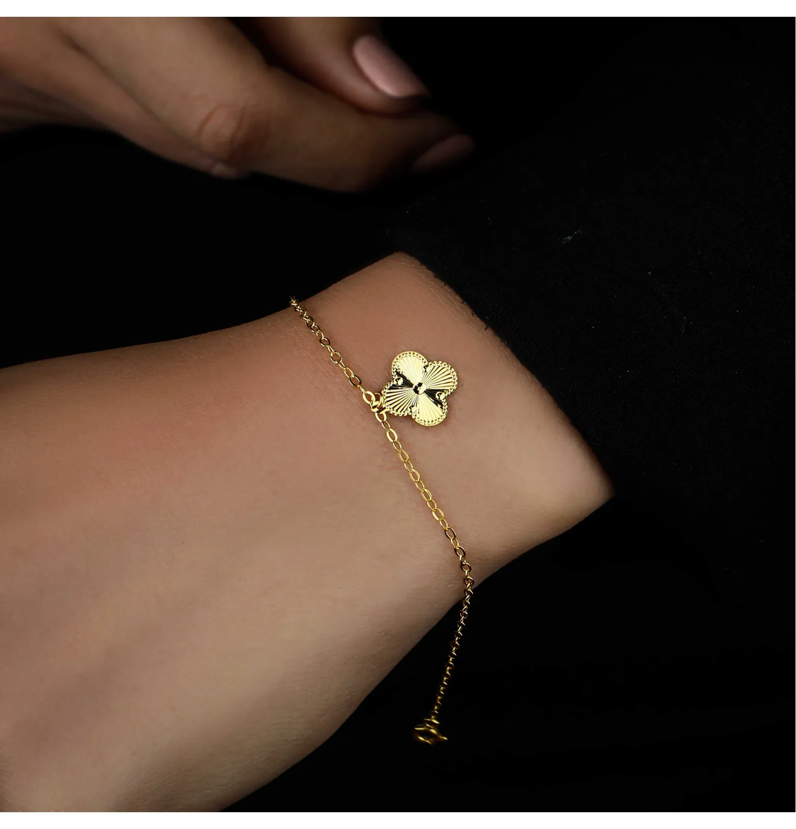 Van Cleef bracelet, 21-karat gold, made in Turkey