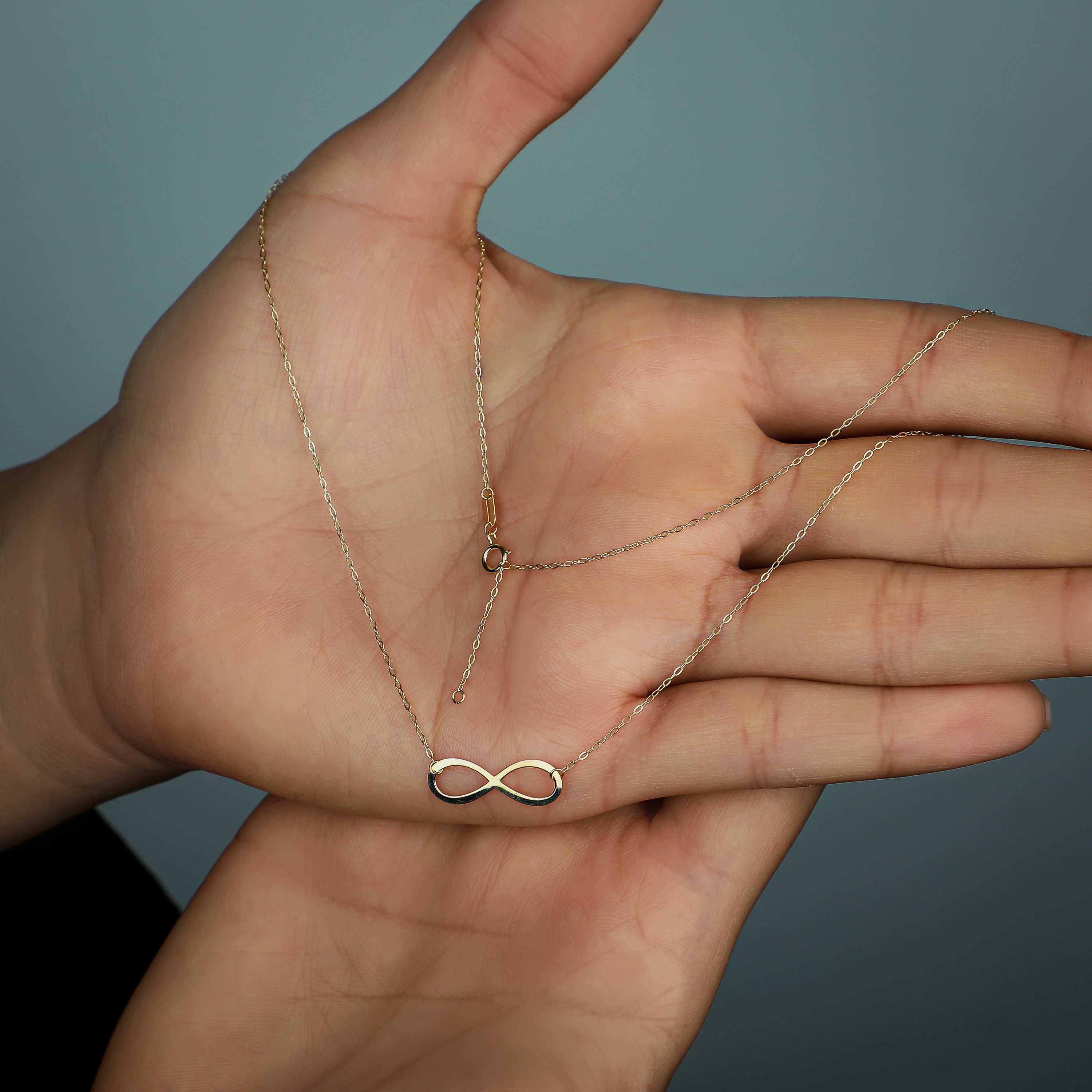 18 karat gold choker, made in Turkey