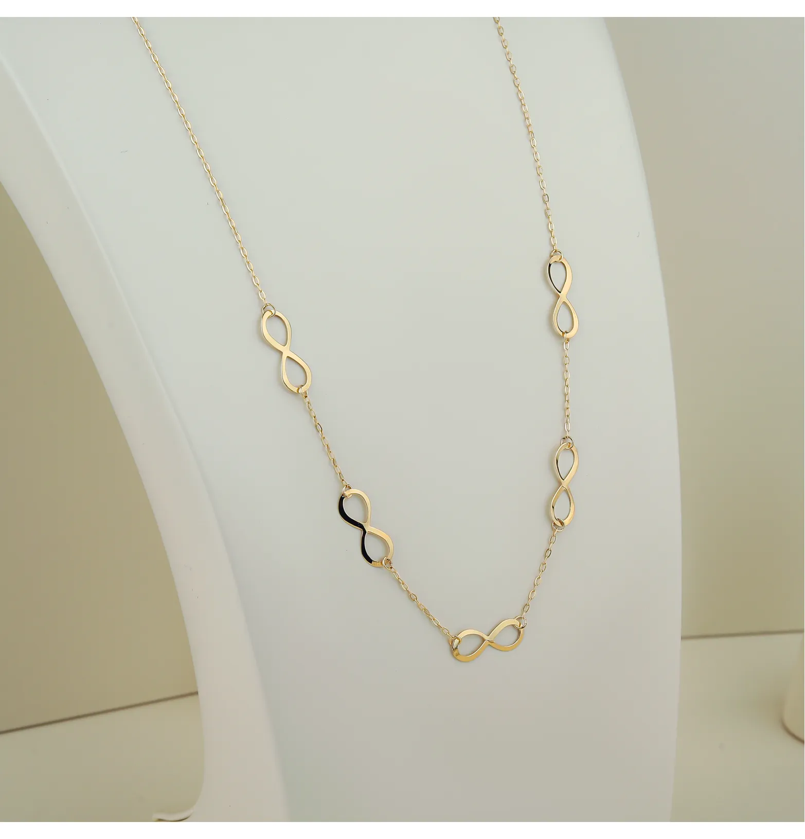 18 karat gold choker, made in Turkey