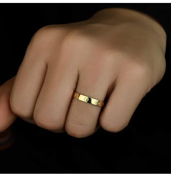 18 karat gold wedding ring, made in Turkey