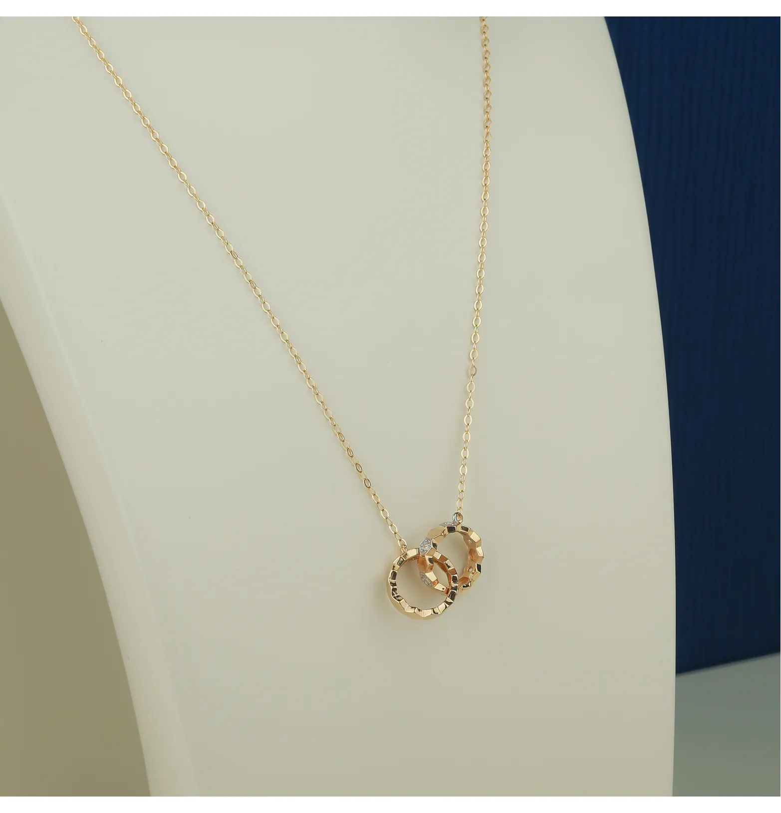 18 karat gold choker, made in Turkey