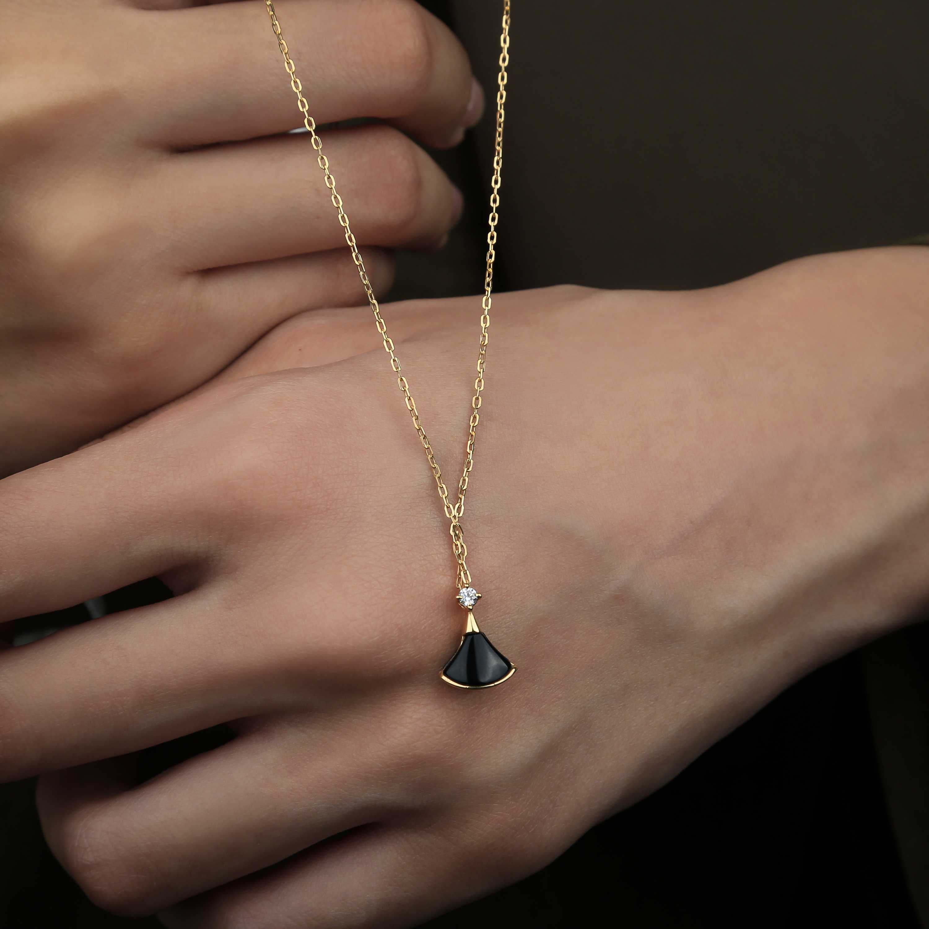 18 karat gold choker, made in Turkey