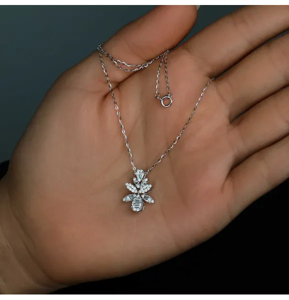 18 karat white gold choker, made in Turkey
