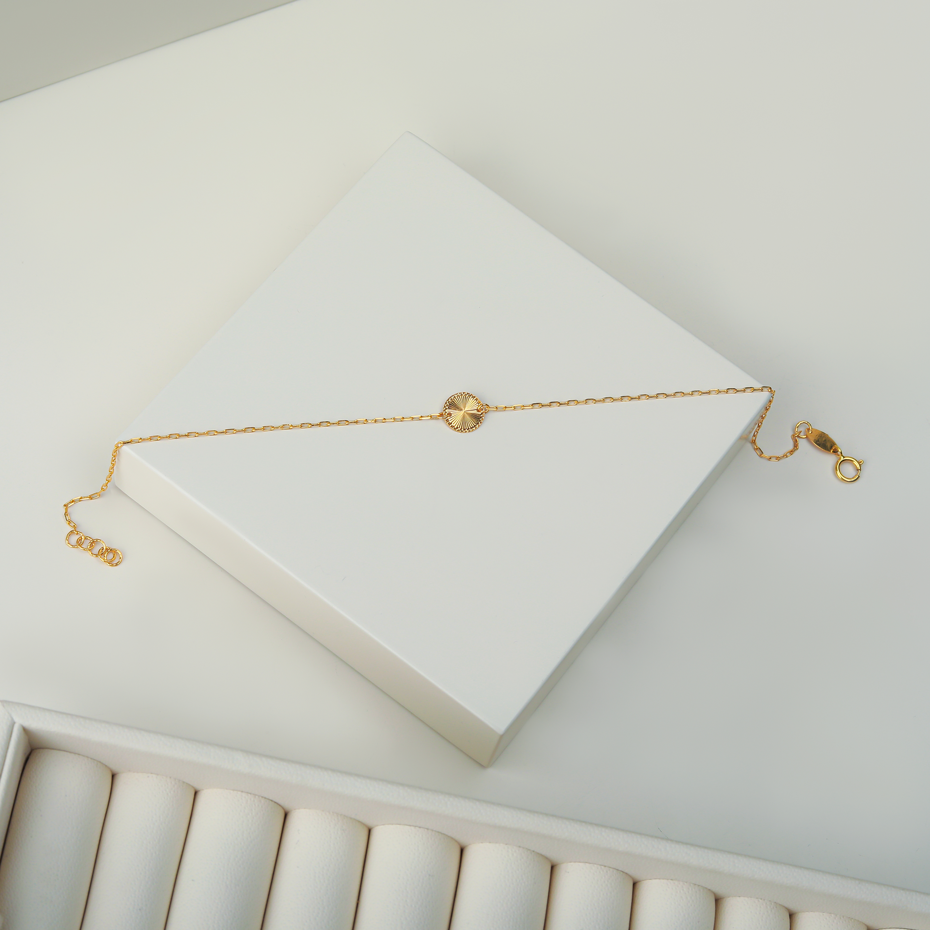 18 karat gold bracelet , made in Turkey