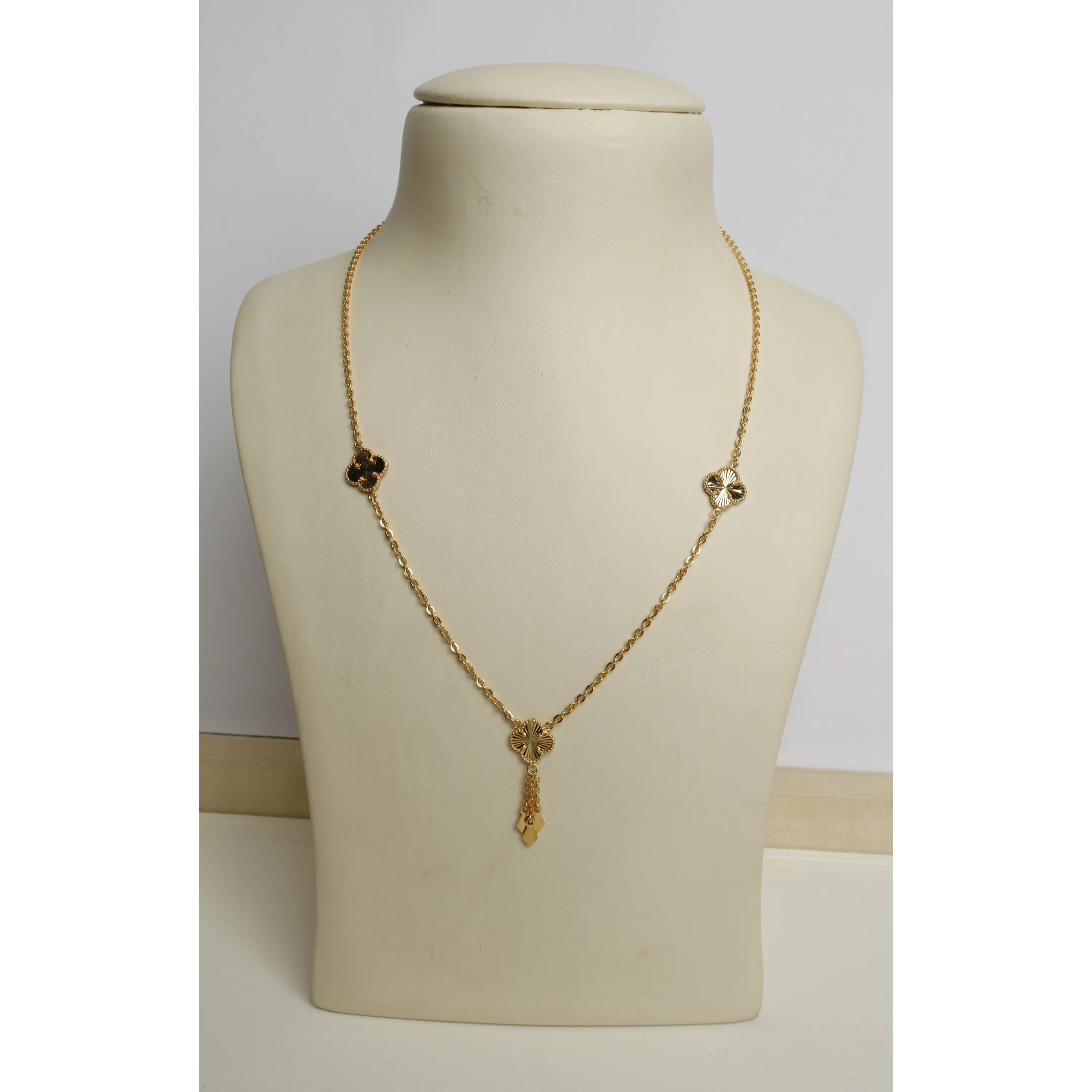 925 sterling silver plated choker, made in Singapore 925 sterling silver plated choker, made in Singapore