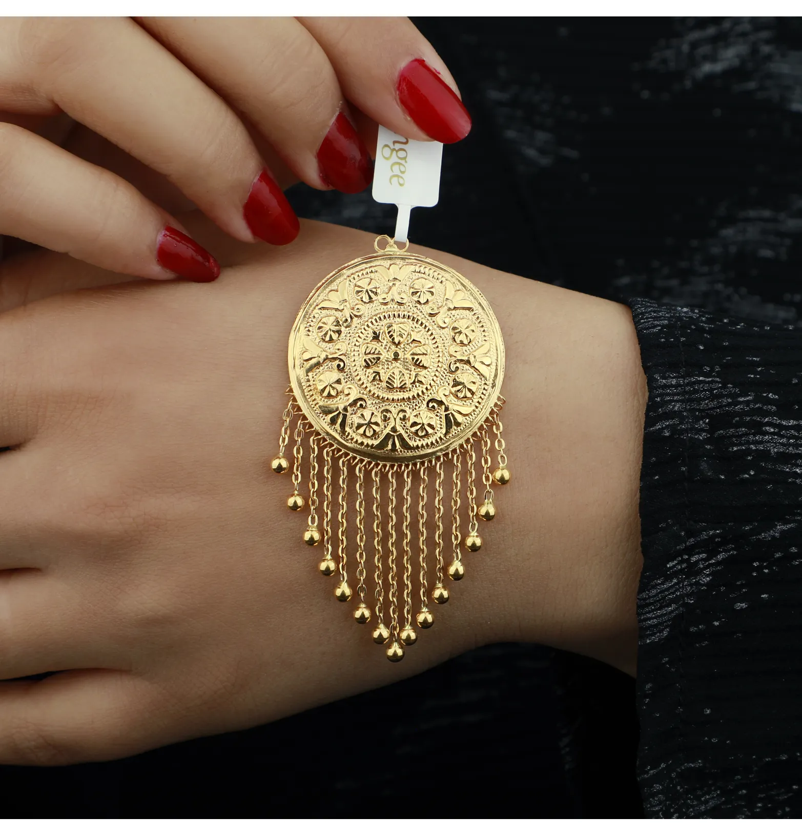 Heart-shaped pendant, 21-karat gold, Omani made