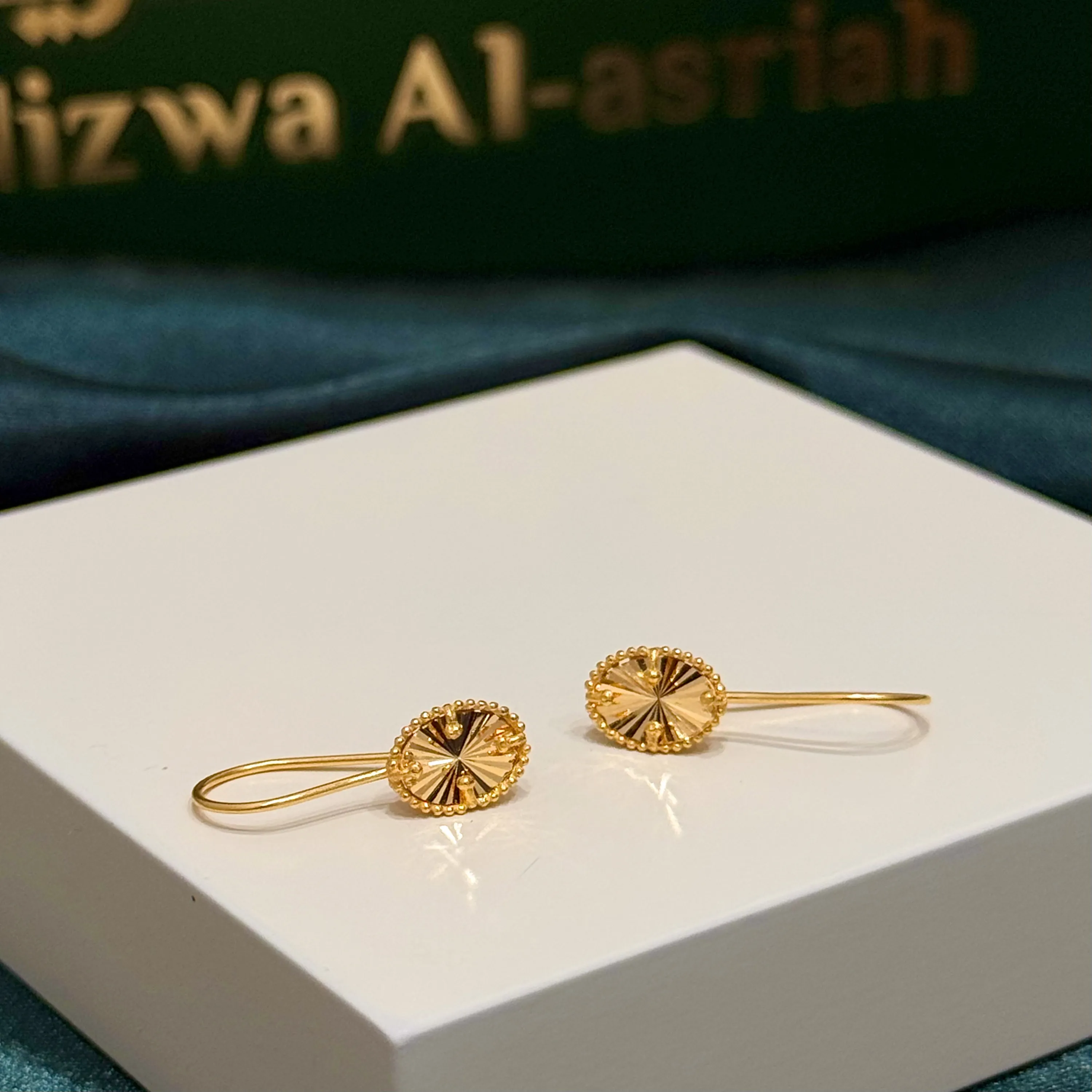 Children's pendant earrings, 21 karat, made in Singapore Children's pendant earrings, 21 karat, made in Singapore