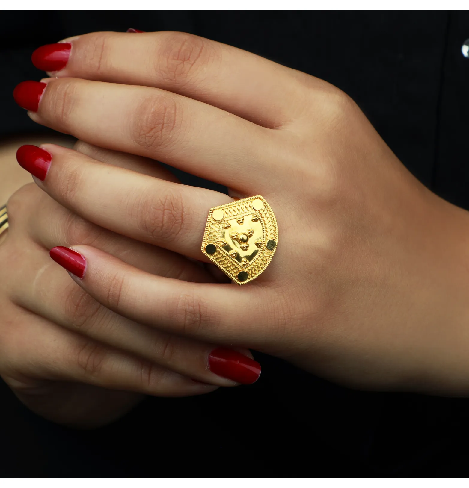 21-karat gold ring, Omani made