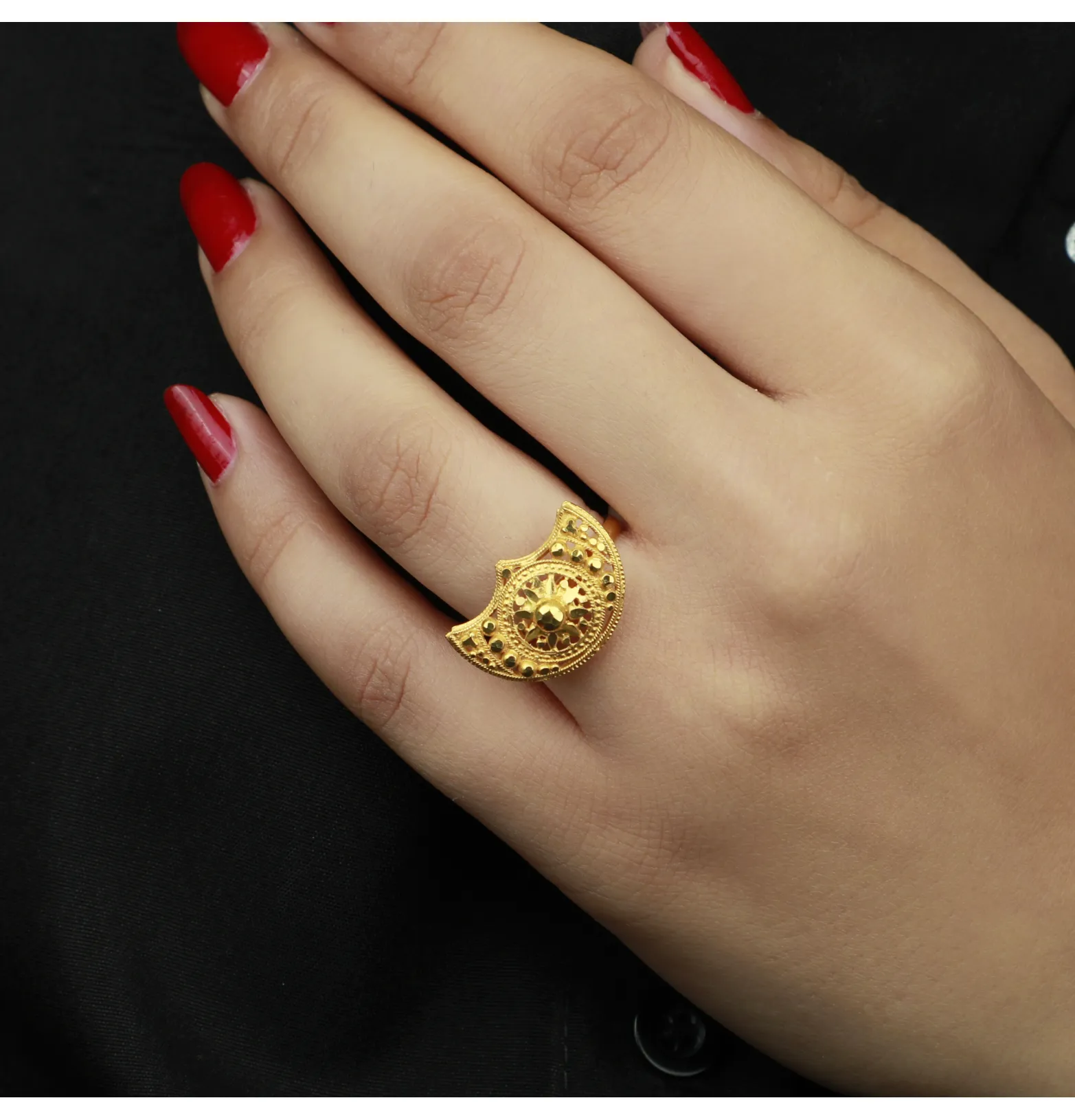 21-karat gold ring, Omani made