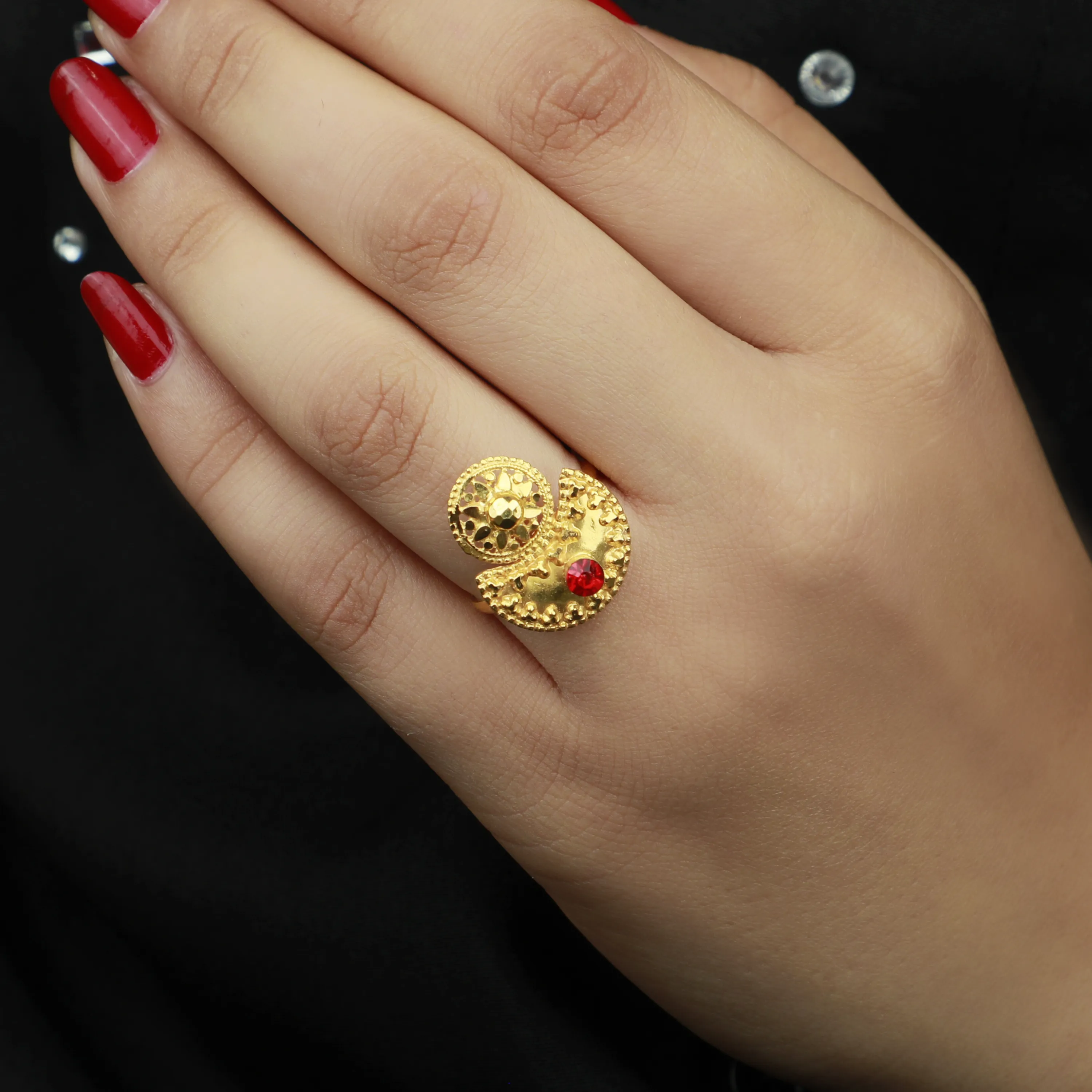 21-karat gold ring, Omani made