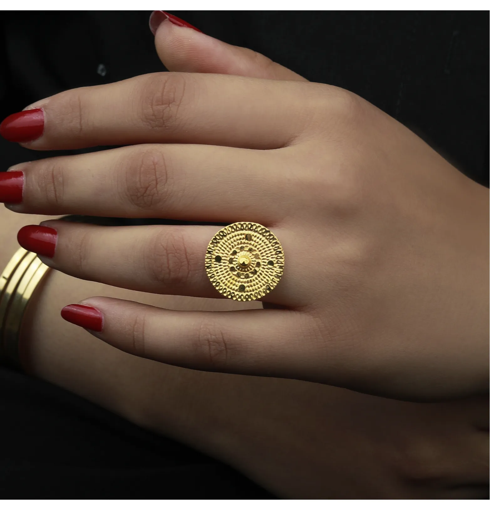 21-karat gold ring, Omani made