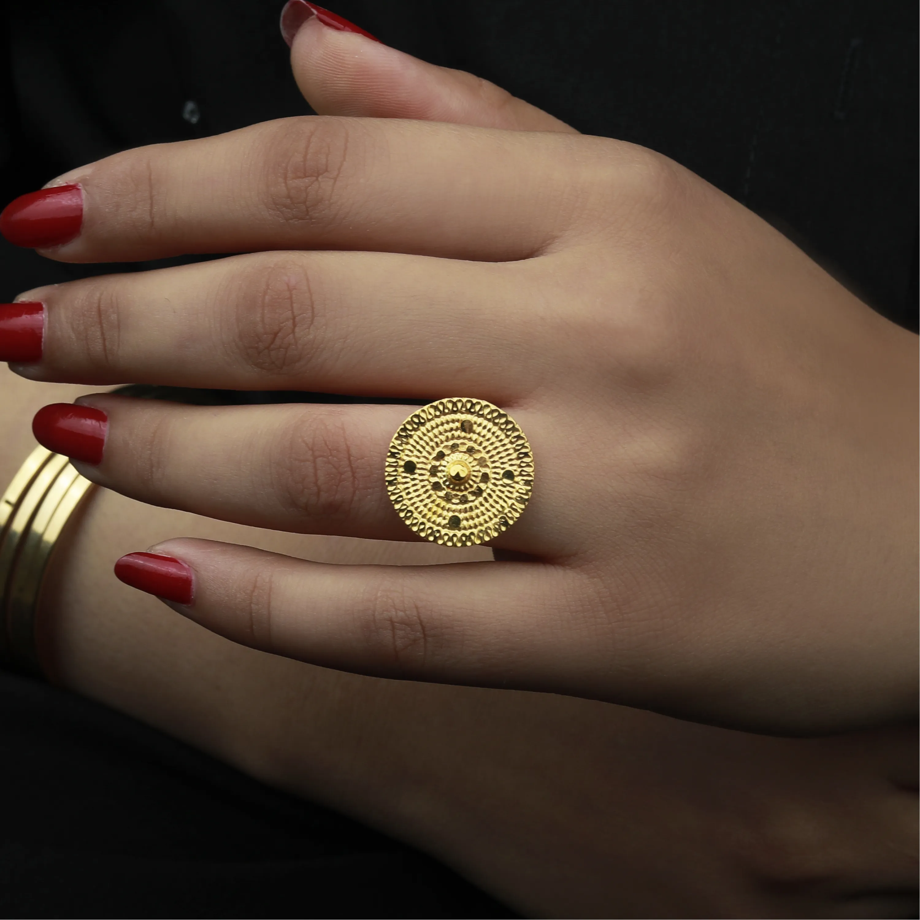 21-karat gold ring, Omani made