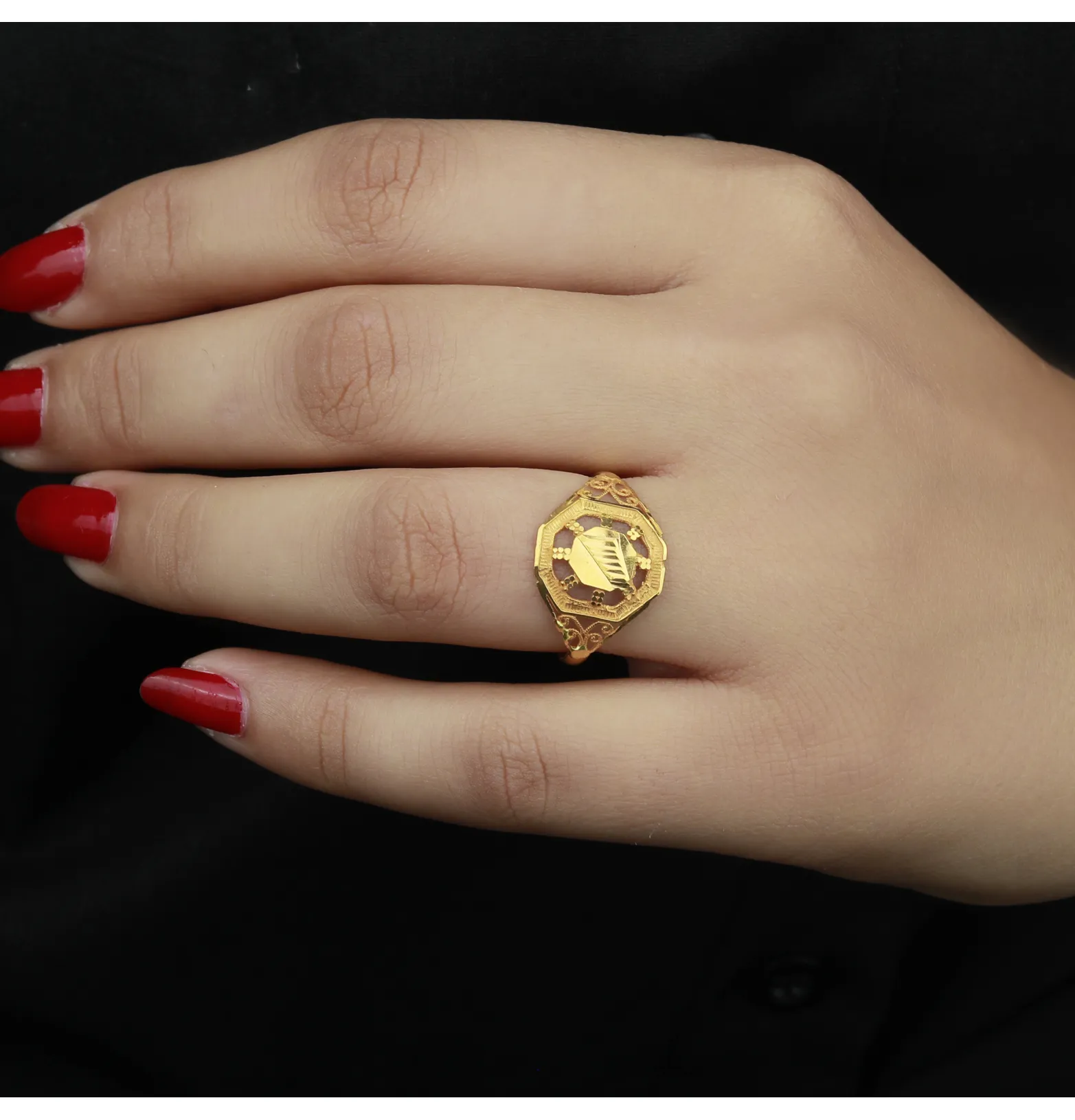 21-karat gold ring, Omani made