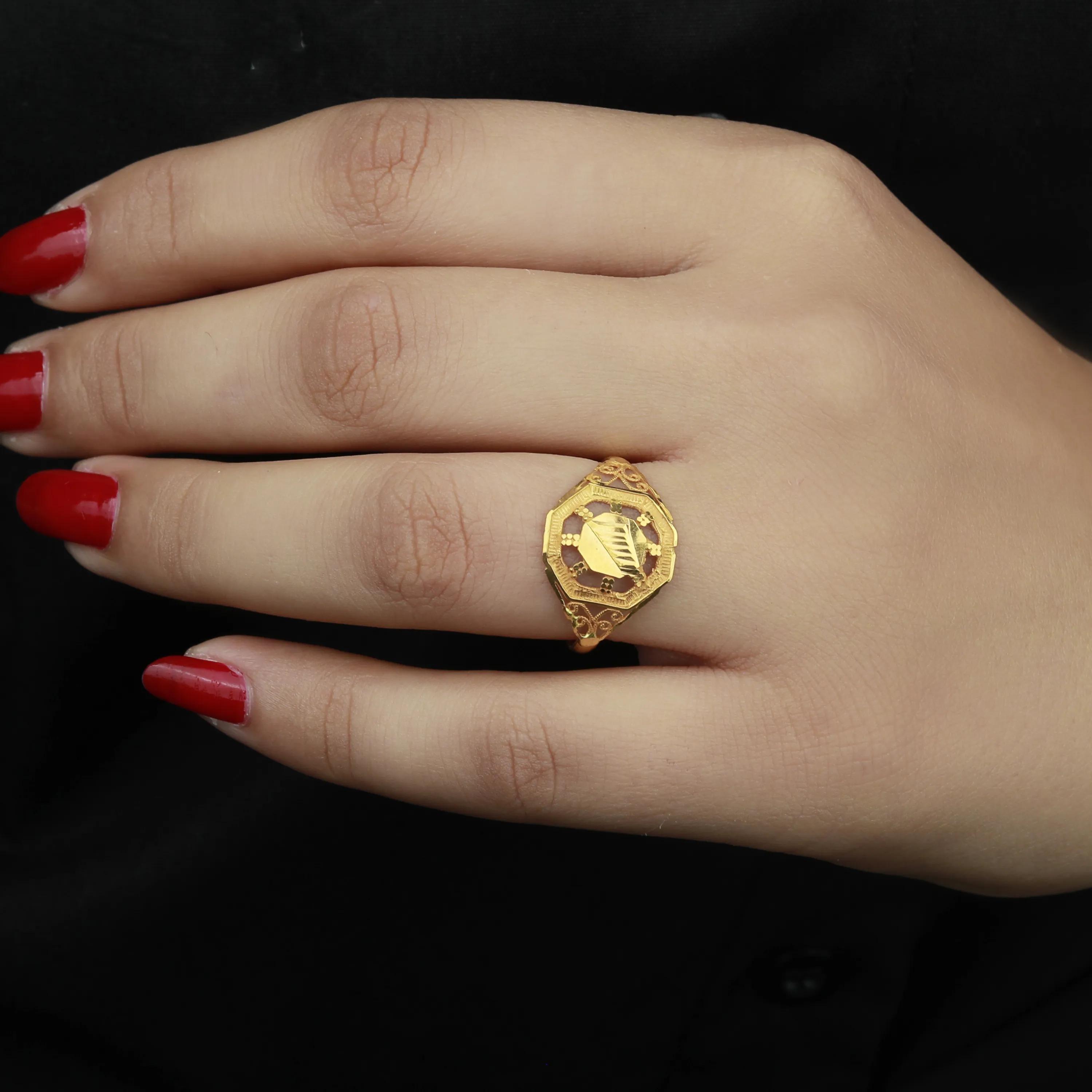 21-karat gold ring, Omani made