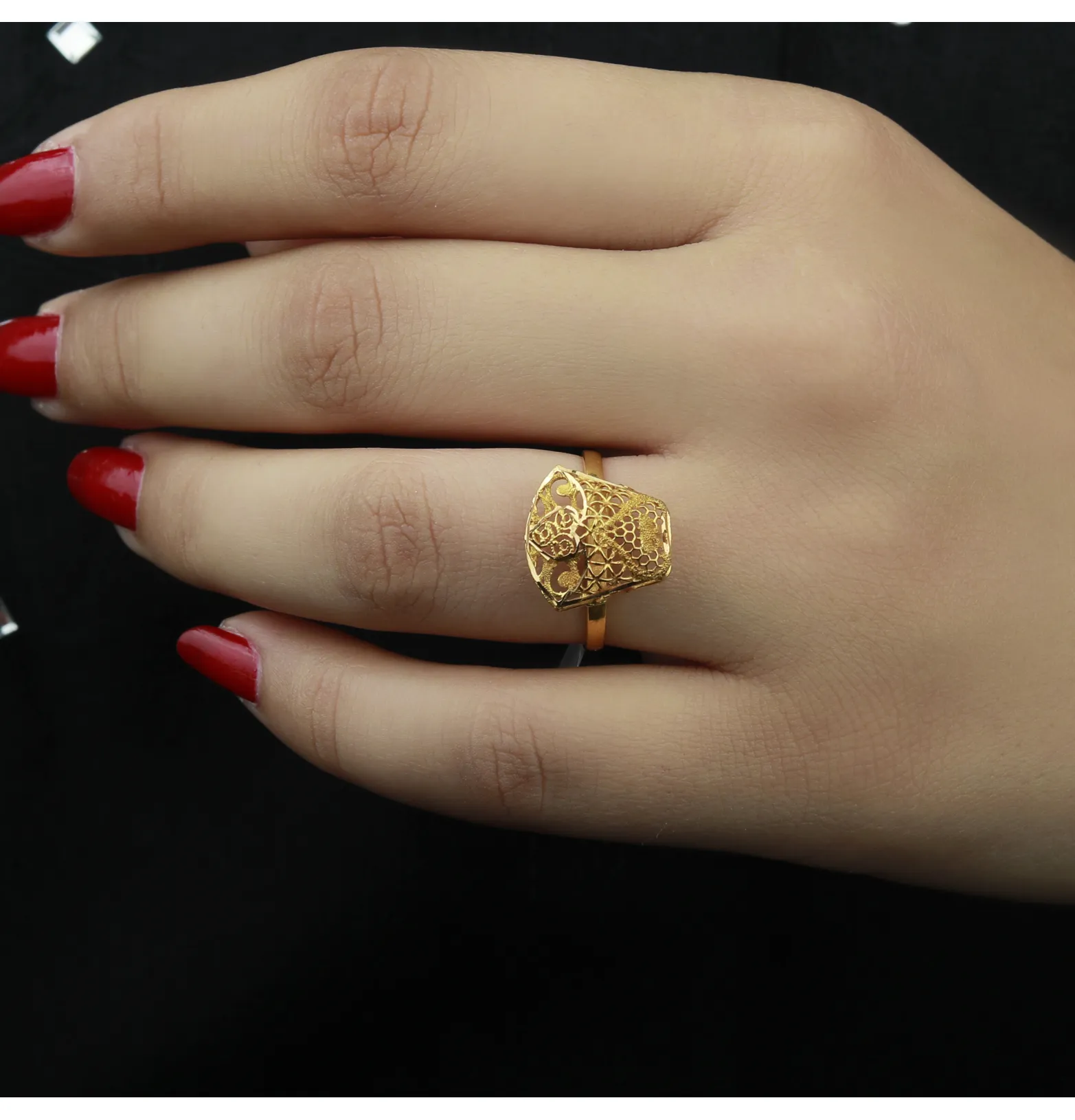 21-karat gold ring, made in Kuwait