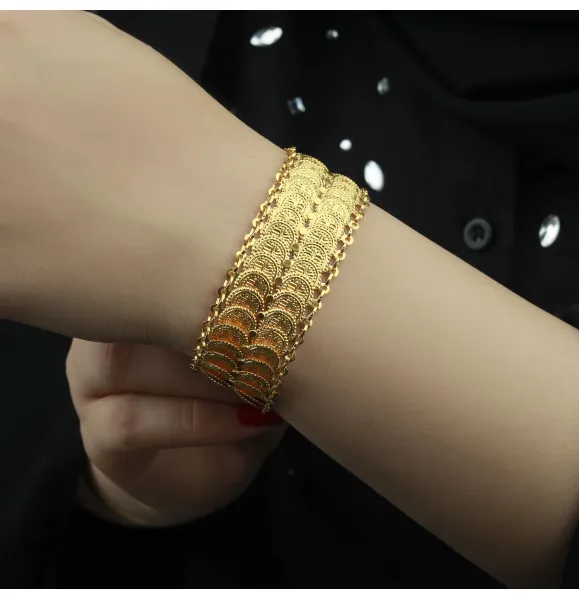 21-karat gold bracelet, made in the UAE