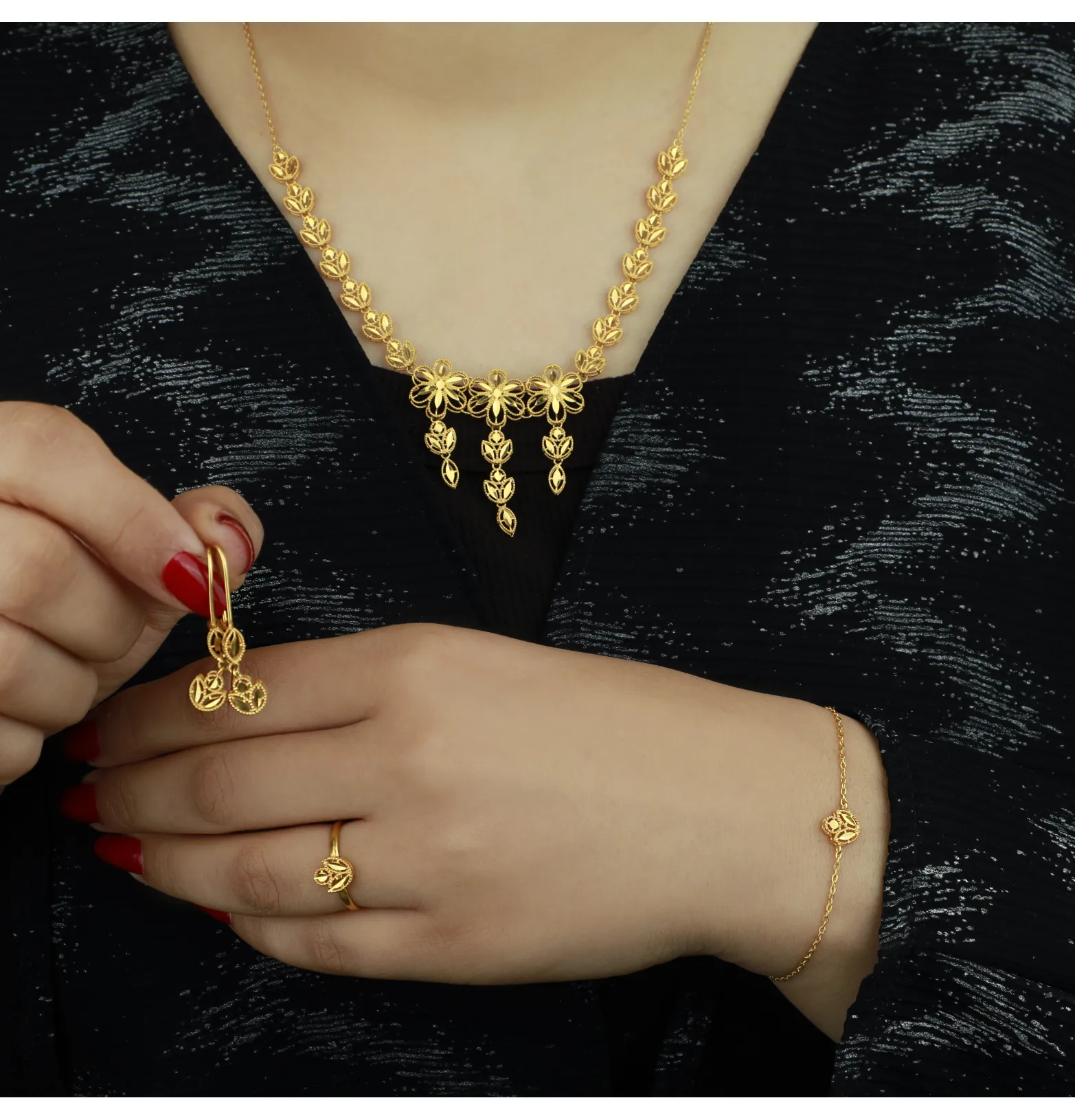 21-karat gold set, made in Kuwait