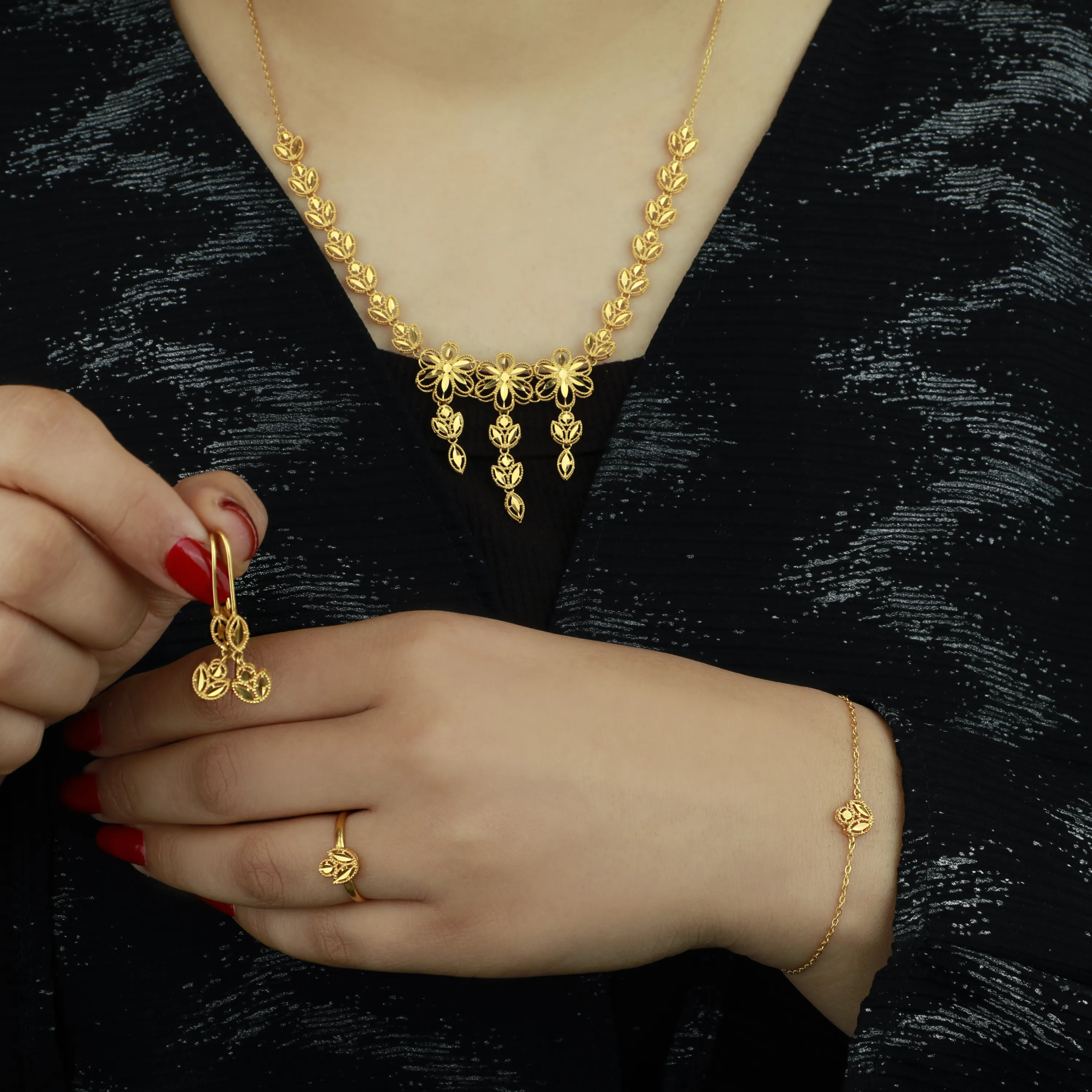 21-karat gold set, made in Kuwait