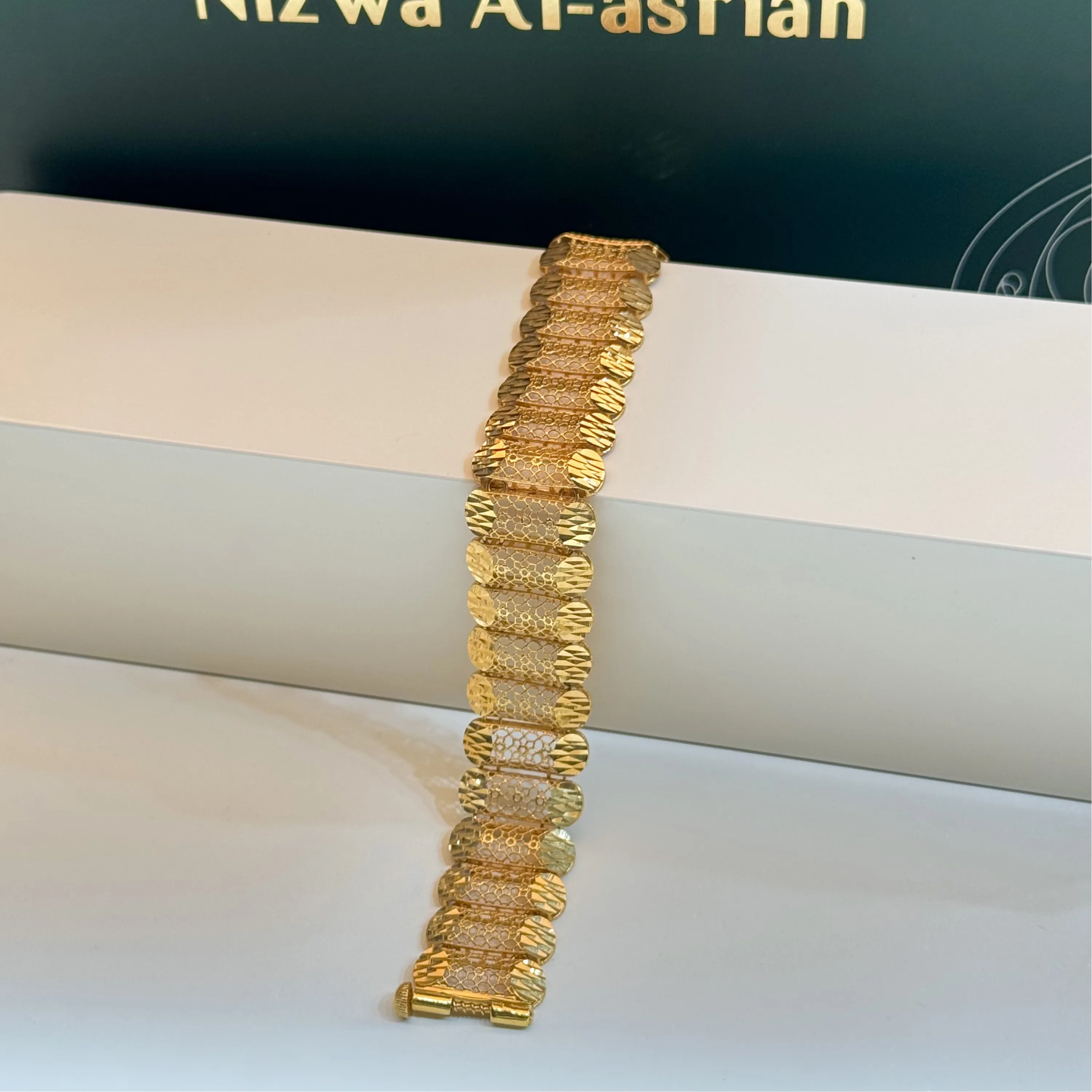 21 karat gold bracelet, Kuwaiti made