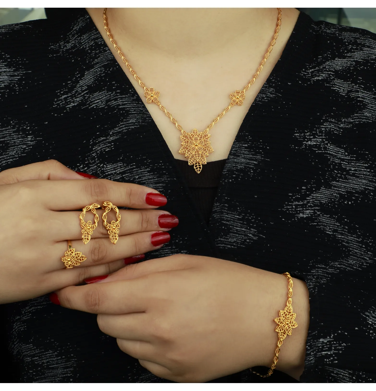 A complete set of 21-karat gold, made in Saudi Arabia.