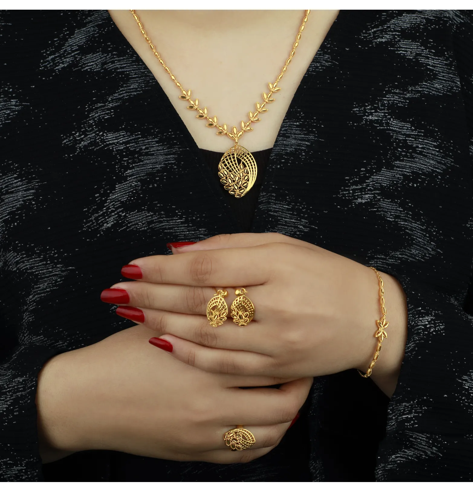 A complete set of 21-karat gold, made in Turkey.