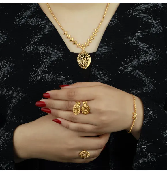 A complete set of 21-karat gold, made in Turkey. - (N-0069)