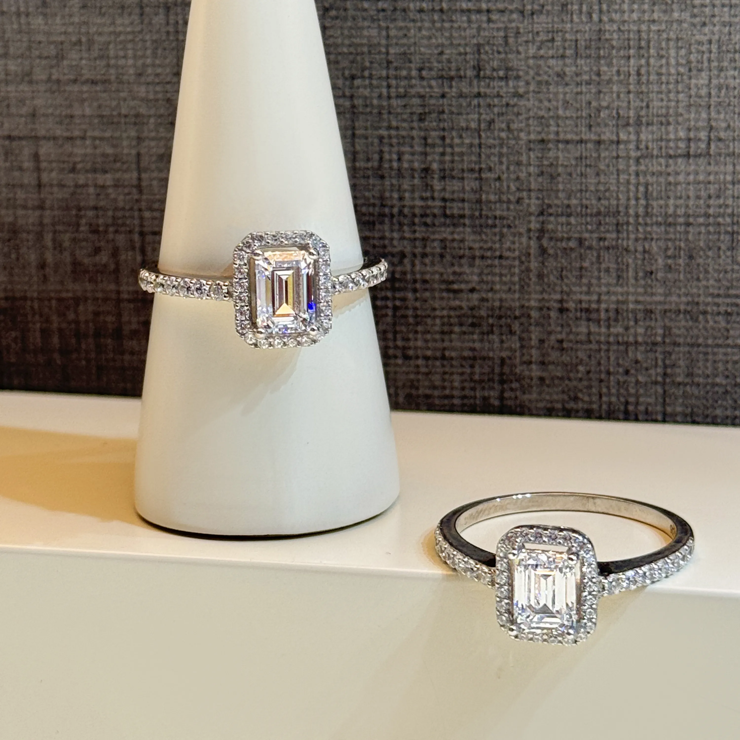 925 Sterling Silver Ring with Swarovski Zircon