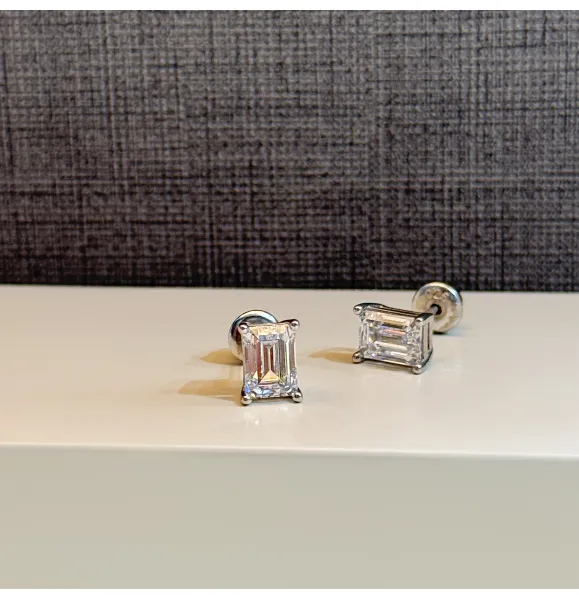 925 Sterling Silver Swarovski Zircon Hoop Earrings - (R-106) 925 Sterling Silver Swarovski Zircon Hoop Earrings - (R-106)