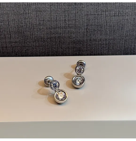 925 Sterling Silver Swarovski Zircon Hoop Earrings - (R-109) 925 Sterling Silver Swarovski Zircon Hoop Earrings - (R-109)