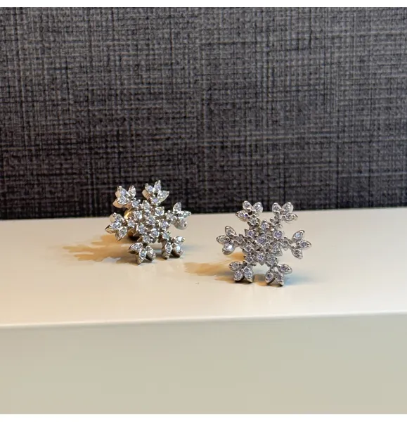925 Sterling Silver Swarovski Zircon Hoop Earrings - (R-110) 925 Sterling Silver Swarovski Zircon Hoop Earrings - (R-110)