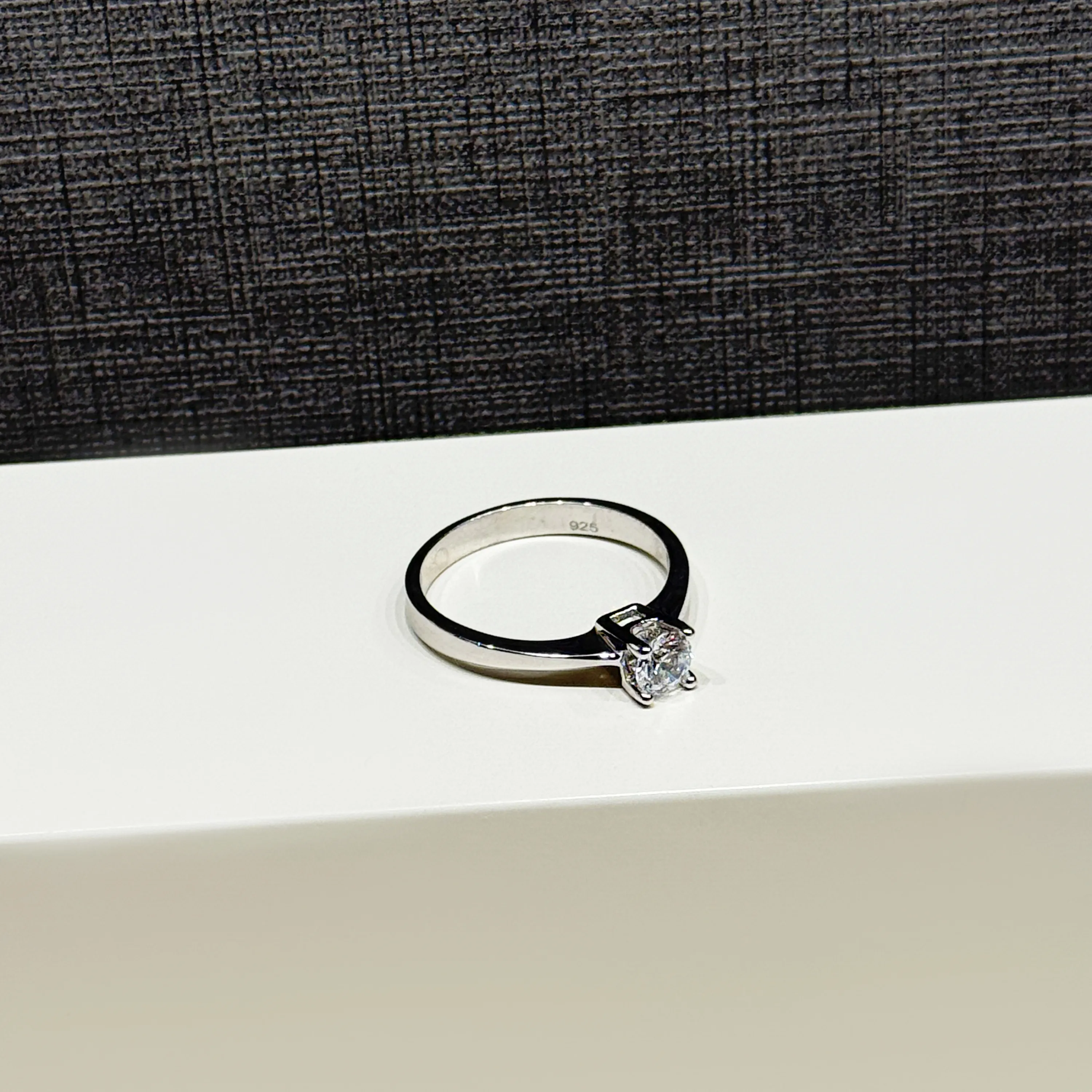 925 Sterling Silver Ring with Swarovski Zircon