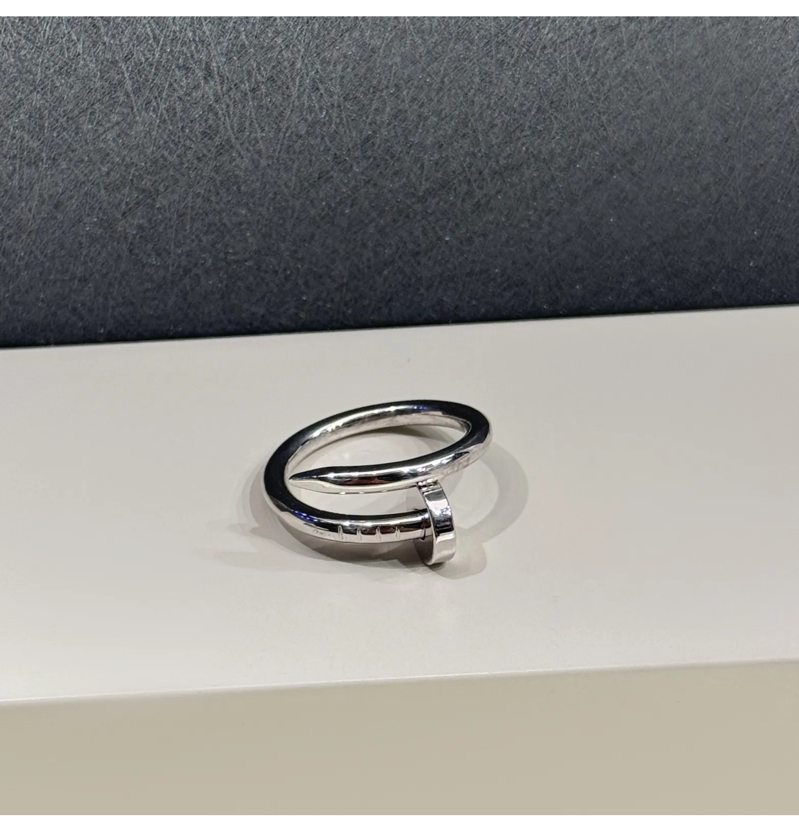 925 Sterling Silver Ring with Swarovski Zircon 925 Sterling Silver Ring with Swarovski Zircon