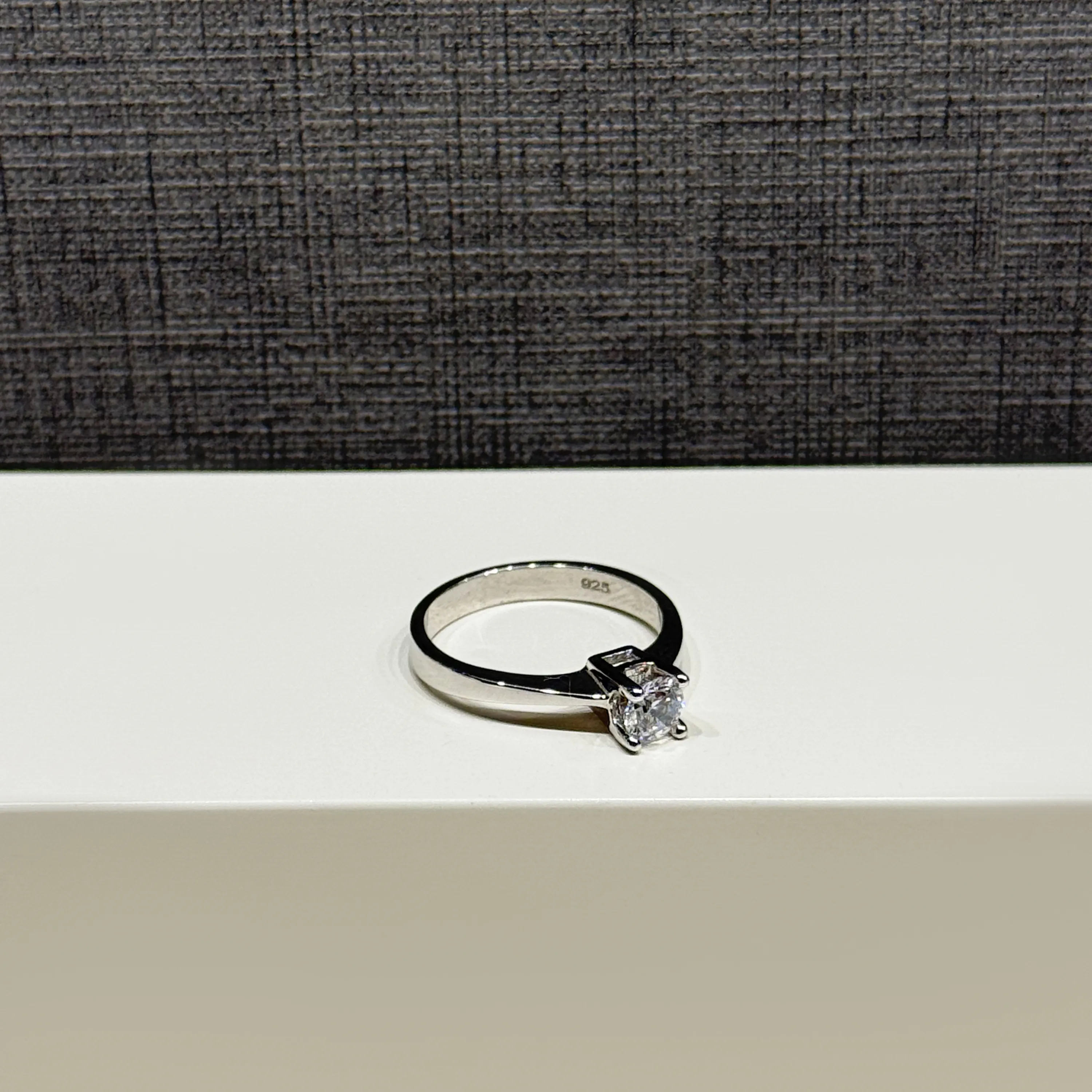 925 Sterling Silver Ring with Swarovski Zircon