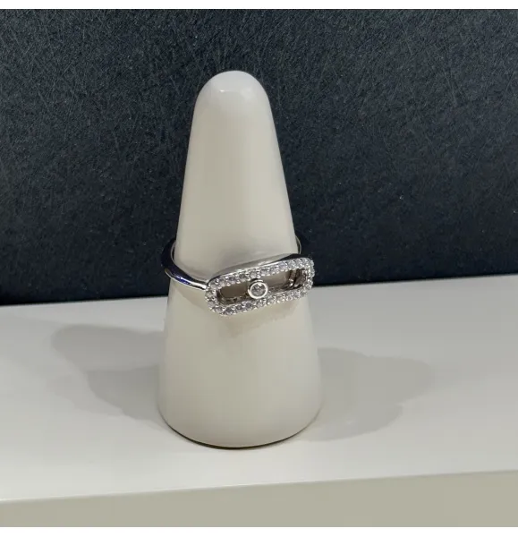 925 Sterling Silver Ring with Swarovski Zircon - (R-114) 925 Sterling Silver Ring with Swarovski Zircon - (R-114)