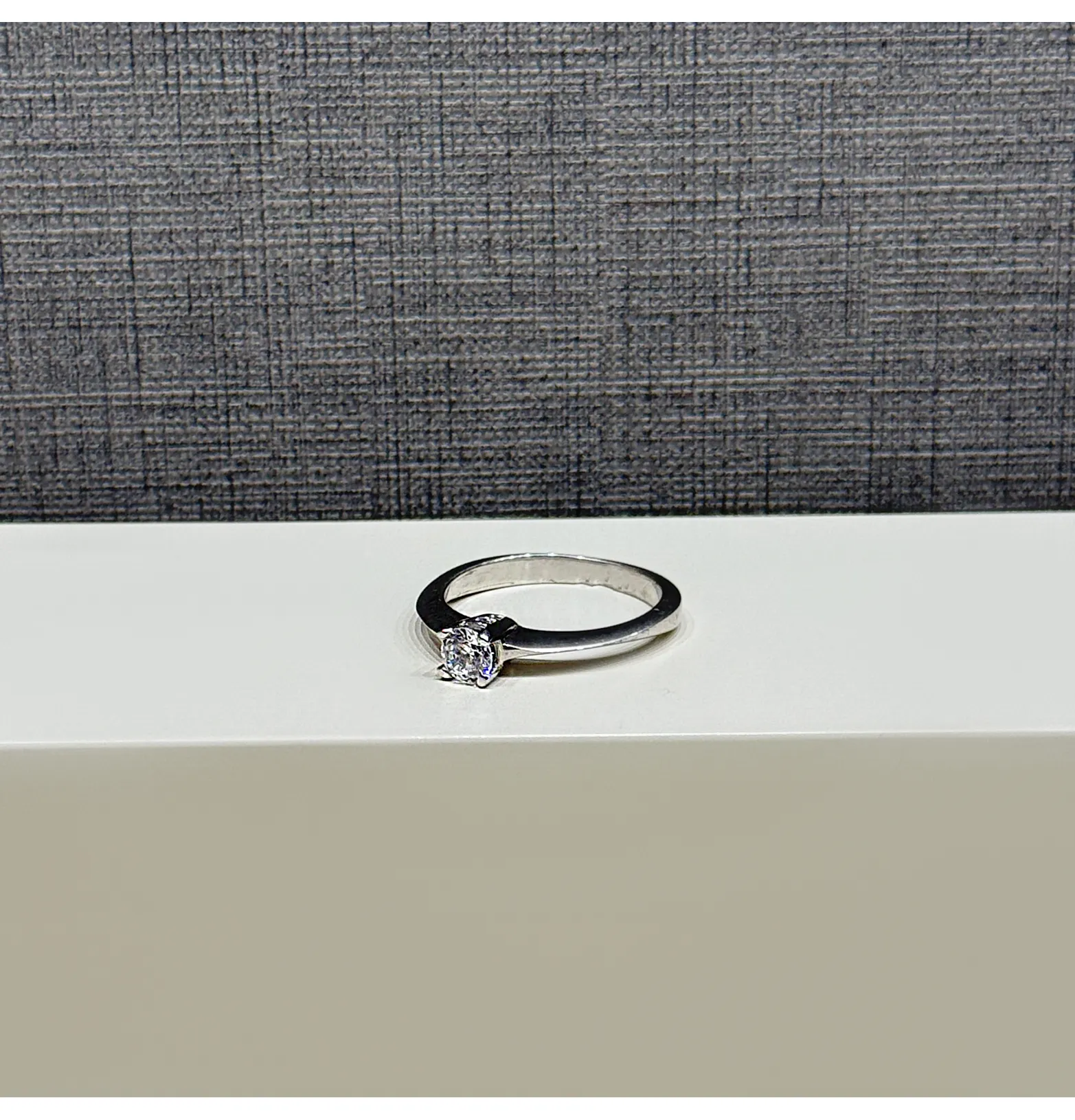 925 sterling silver ring with Swarovski zircon