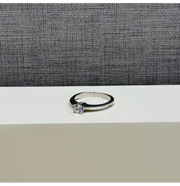 925 sterling silver ring with Swarovski zircon - (R-124)