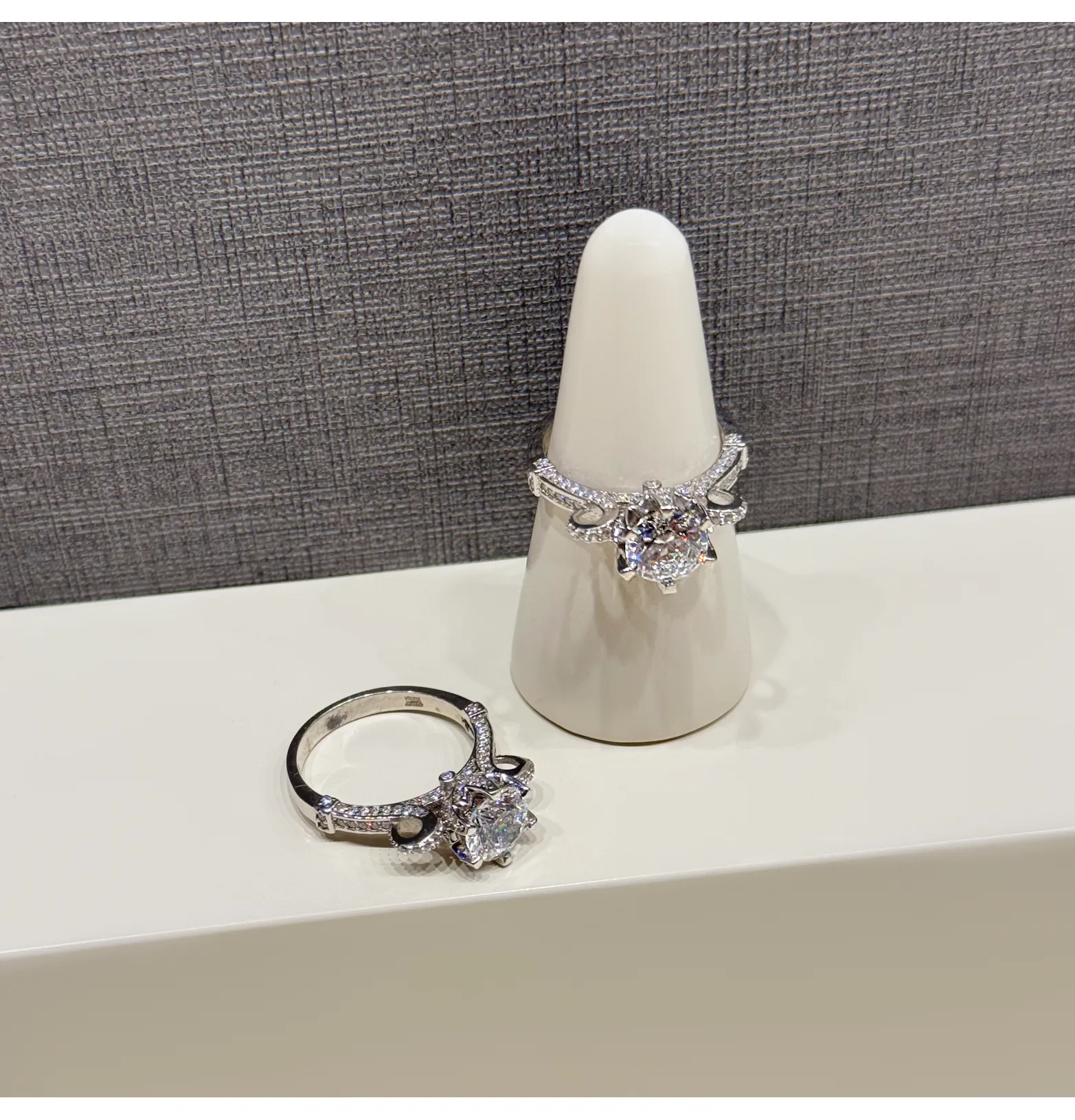 925 sterling silver ring with Swarovski zircon