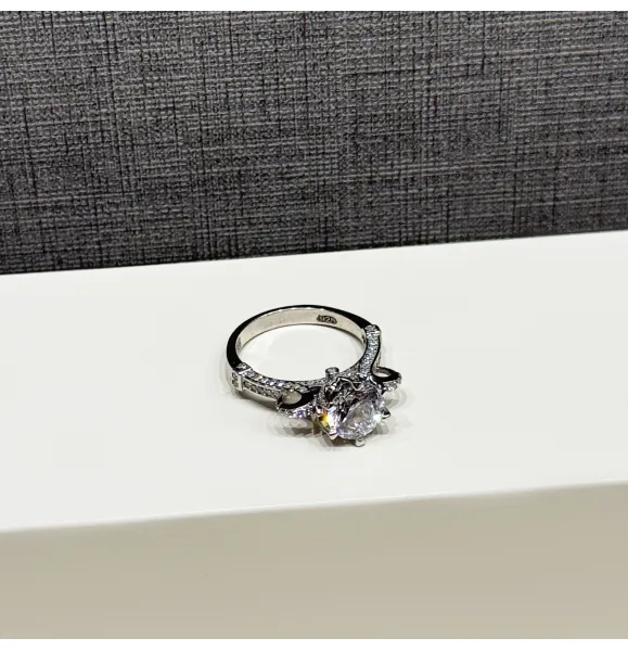 925 sterling silver ring with Swarovski zircon - (R-128)