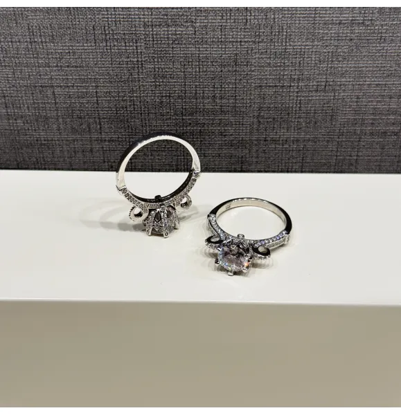 925 sterling silver ring with Swarovski zircon - (R-131)